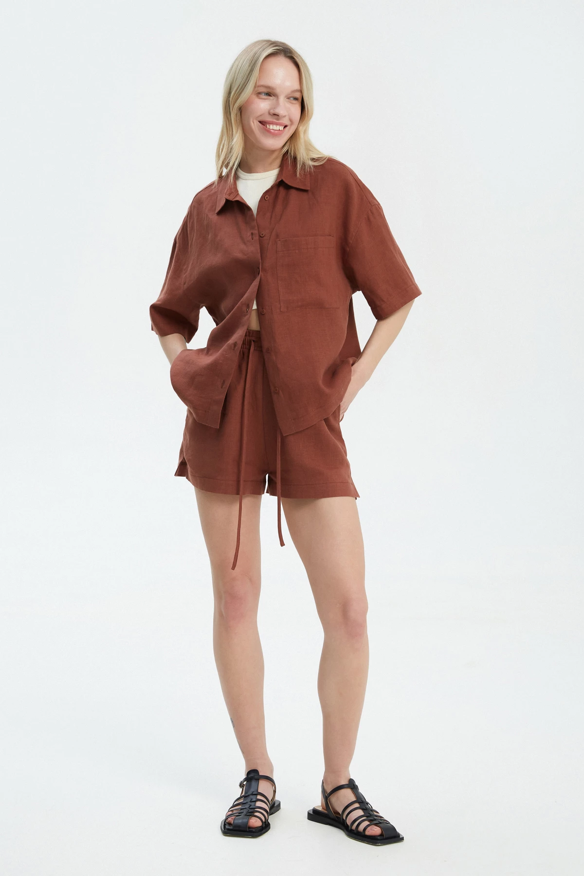 Chocolate loose-fit shorts made of 100% linen, photo 4