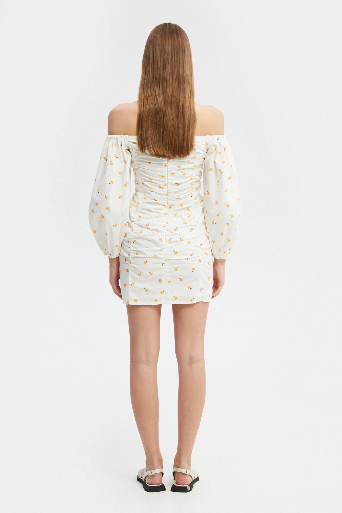 Біла сукня з драпіруванням з бавовни в авторський принт жовті квіти , фото 6
