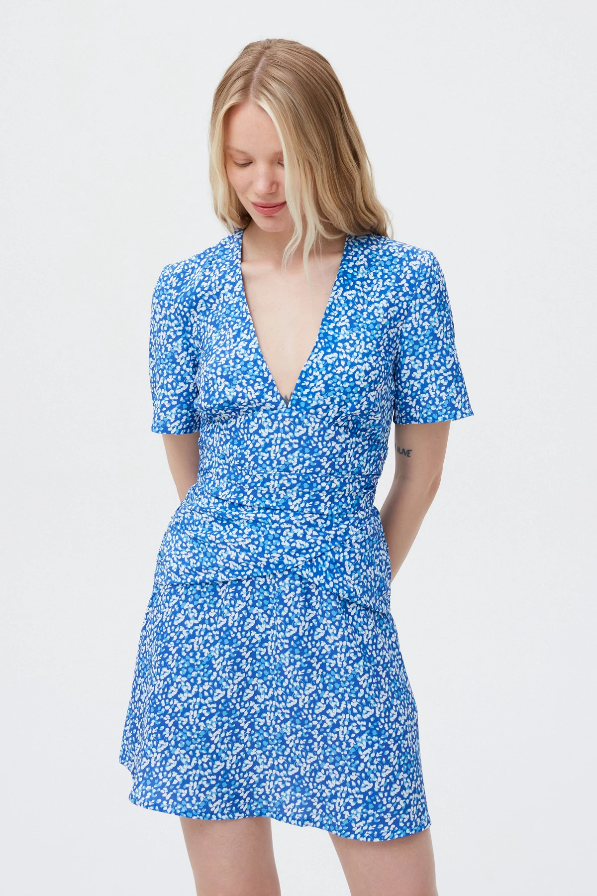 Short viscose dress with "blue drops" print, photo 6