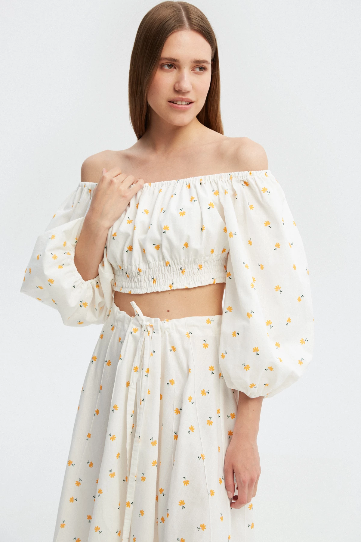 White cotton top with yellow flowers print, photo 1