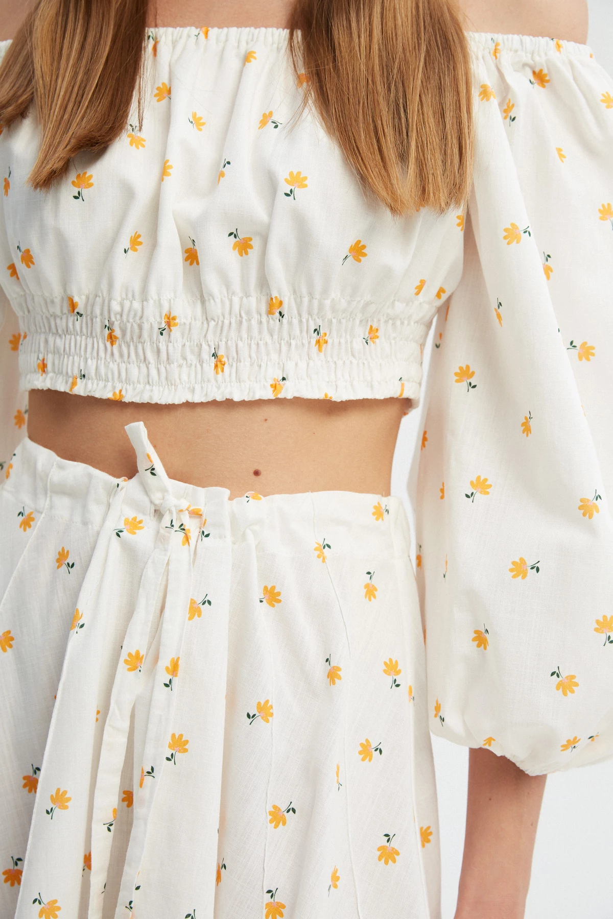 White cotton top with yellow flowers print, photo 4