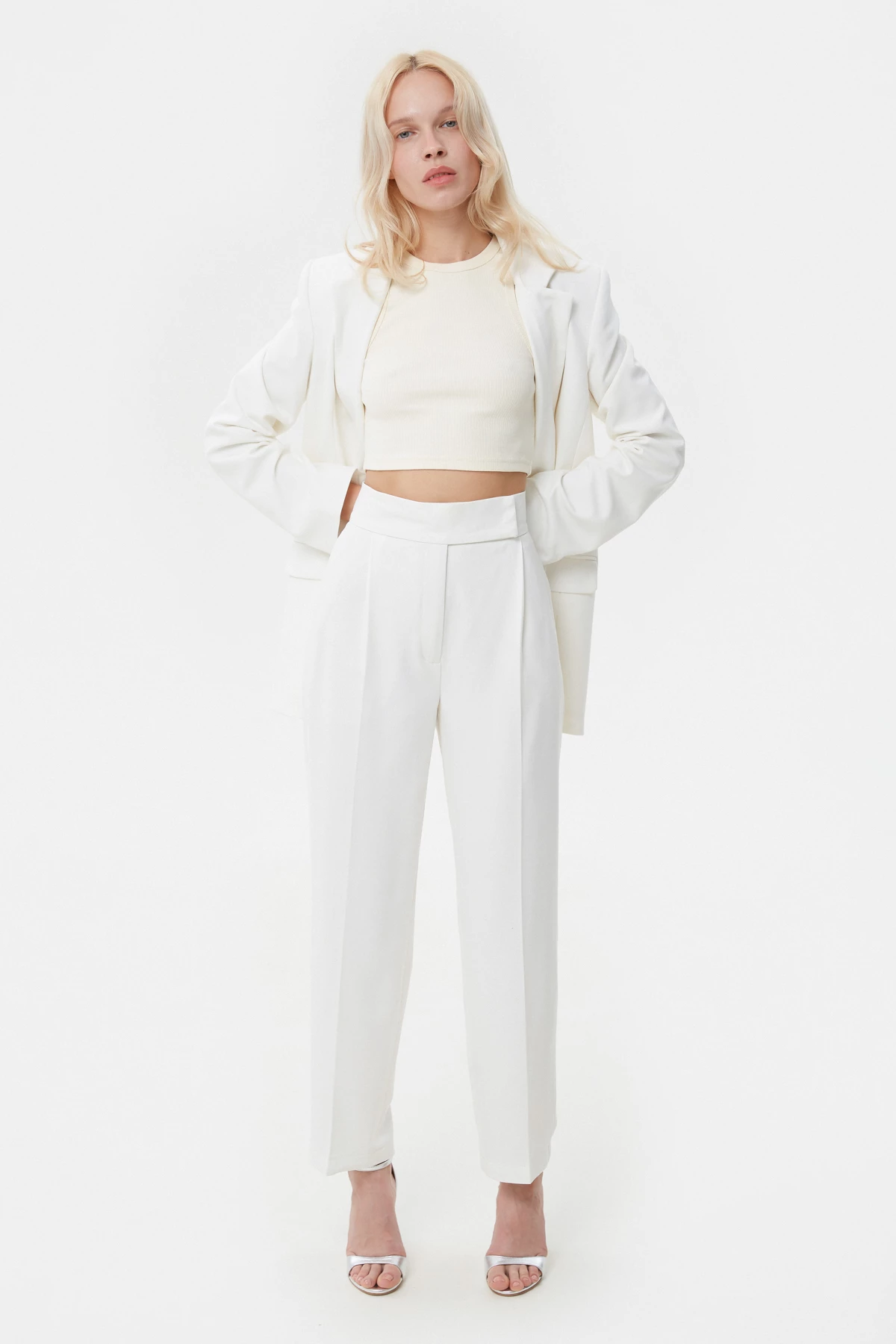 Milky cropped pants made of suit fabric with viscose, photo 1