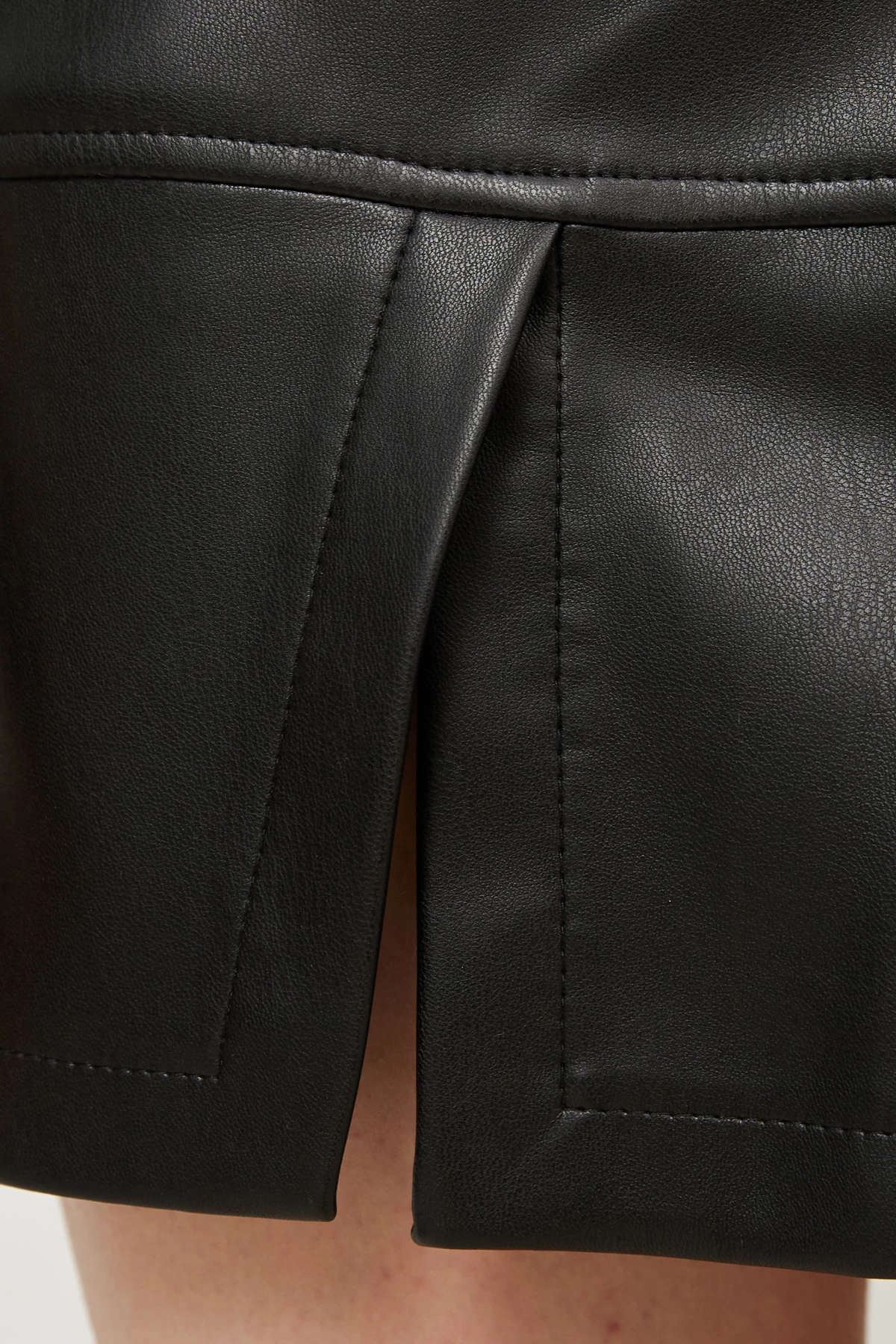 Коротка спідниця з екошкіри чорного кольору, фото 3