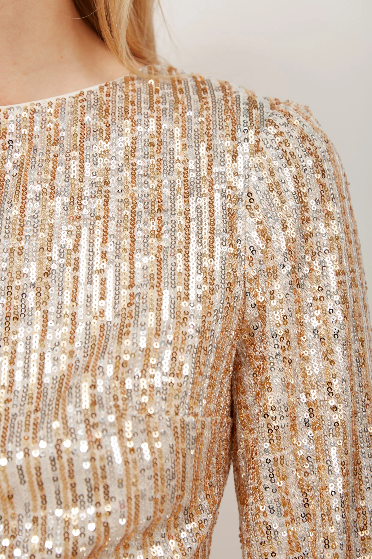 Short dress in sequins of silver-gold color, photo 4
