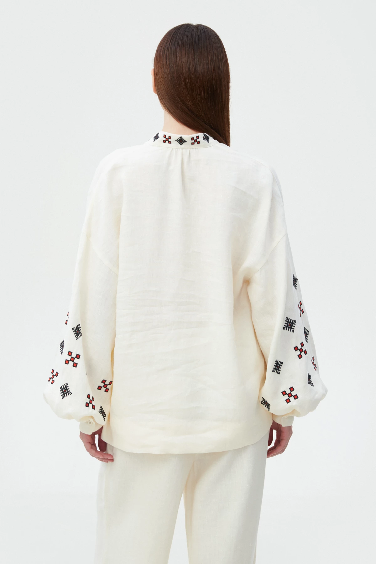 Молочна вишита сорочка в геометричний орнамент зі 100% льону, фото 4