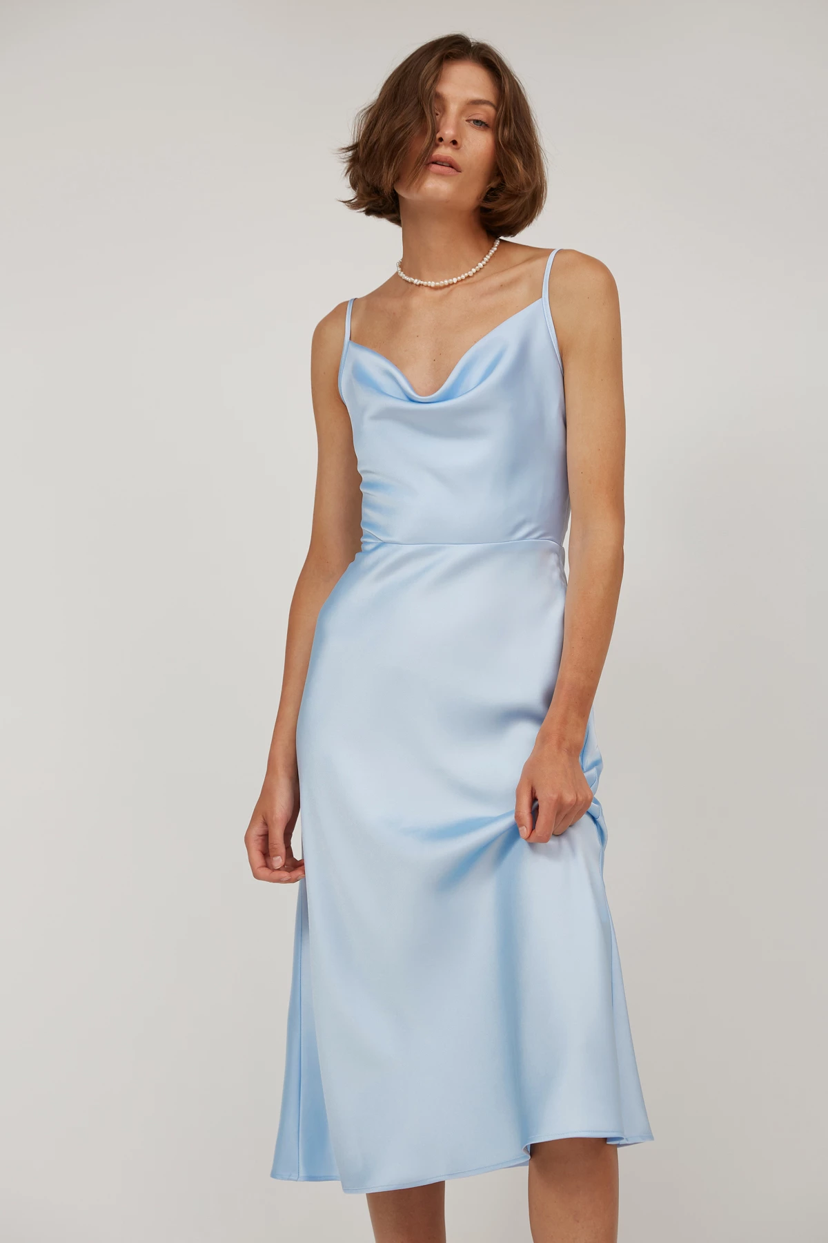 Сукня-комбінація блакитного кольору зі щільного сатину зі складкою в області декольте, фото 1