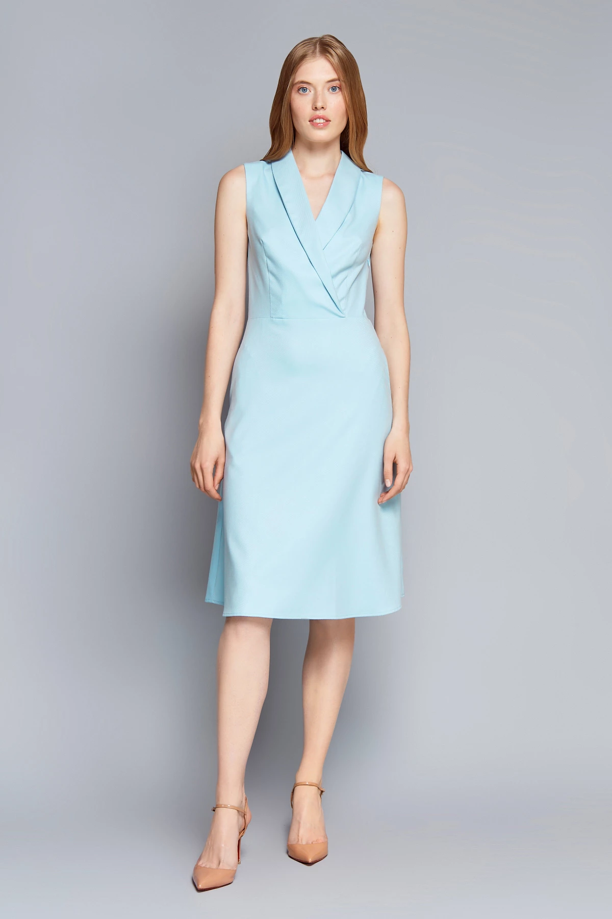 Голубое платье ниже колена с шалевым воротником, фото 2