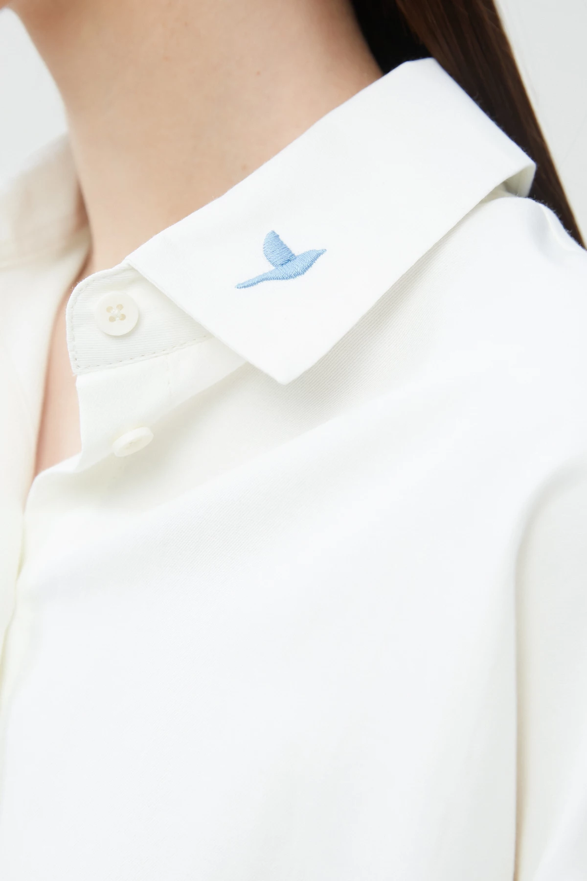 Loose-fit white shirt with "Nightingale" embroidery, photo 4