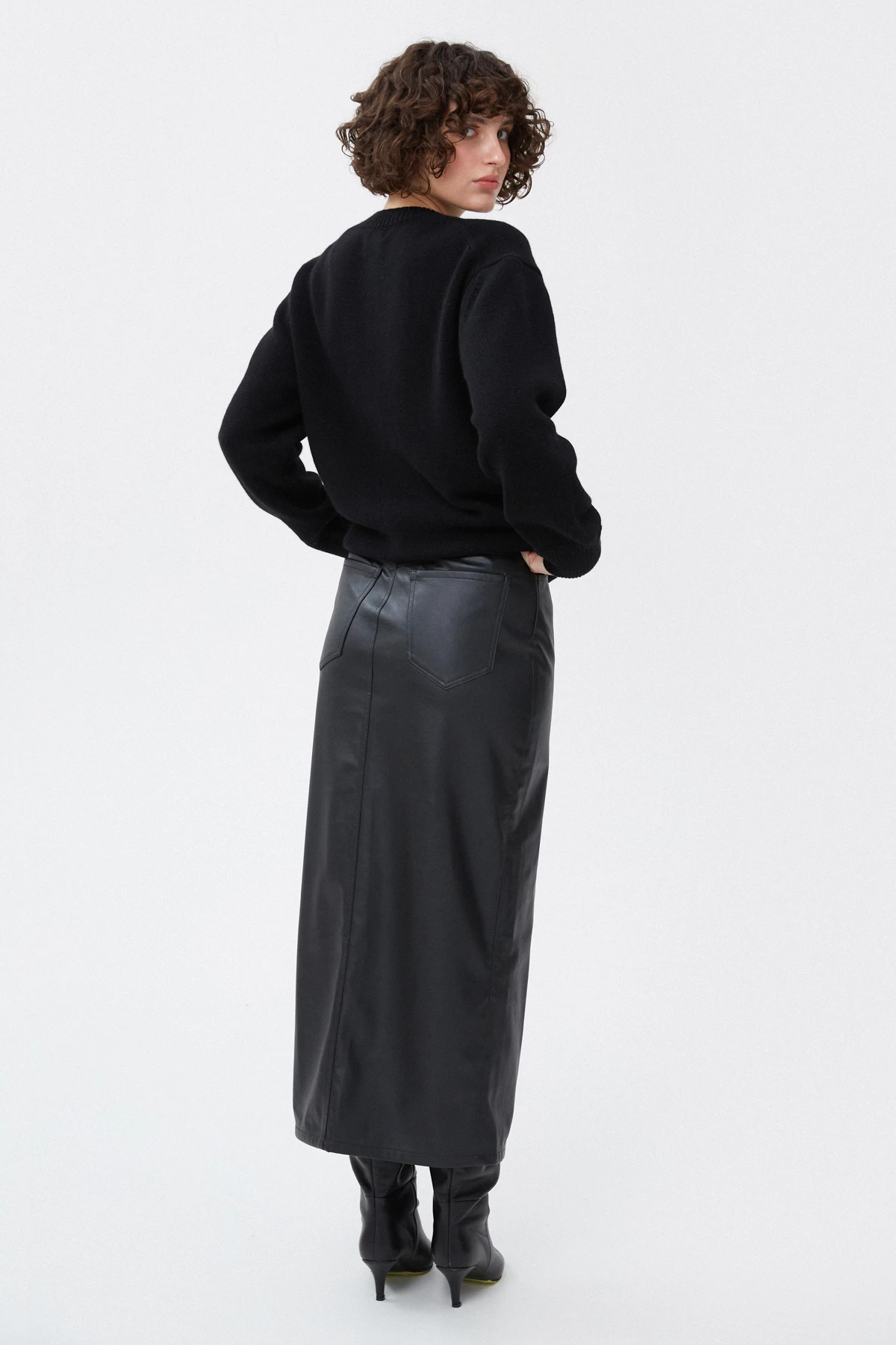 Black faux-leather elongated midi skirt, photo 3