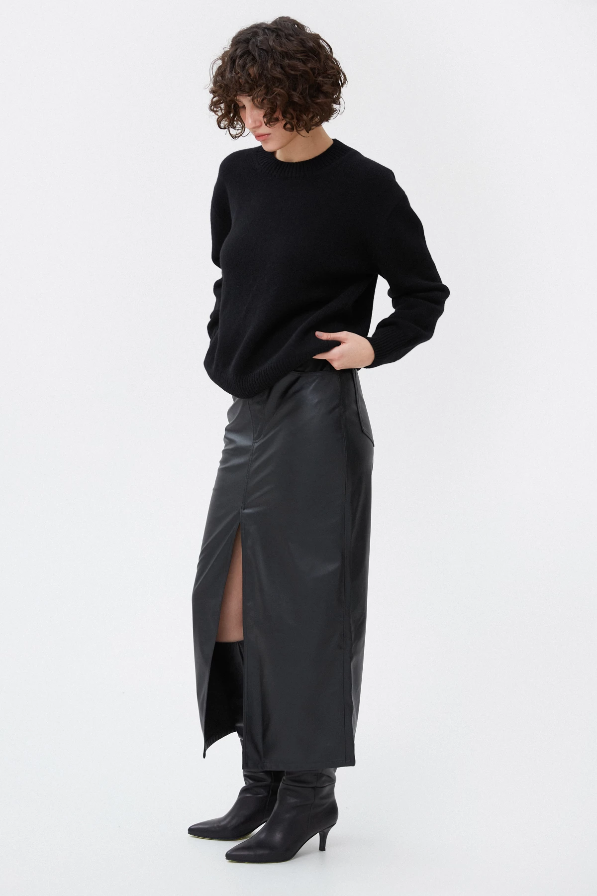 Black faux-leather elongated midi skirt, photo 4