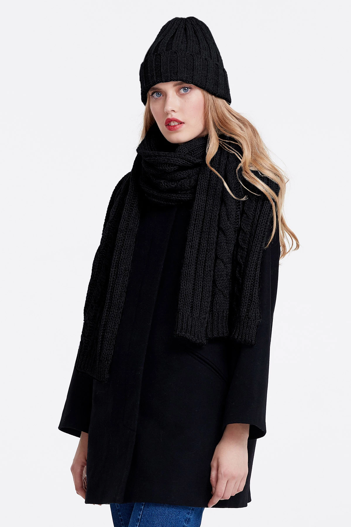 Black scarf, photo 1