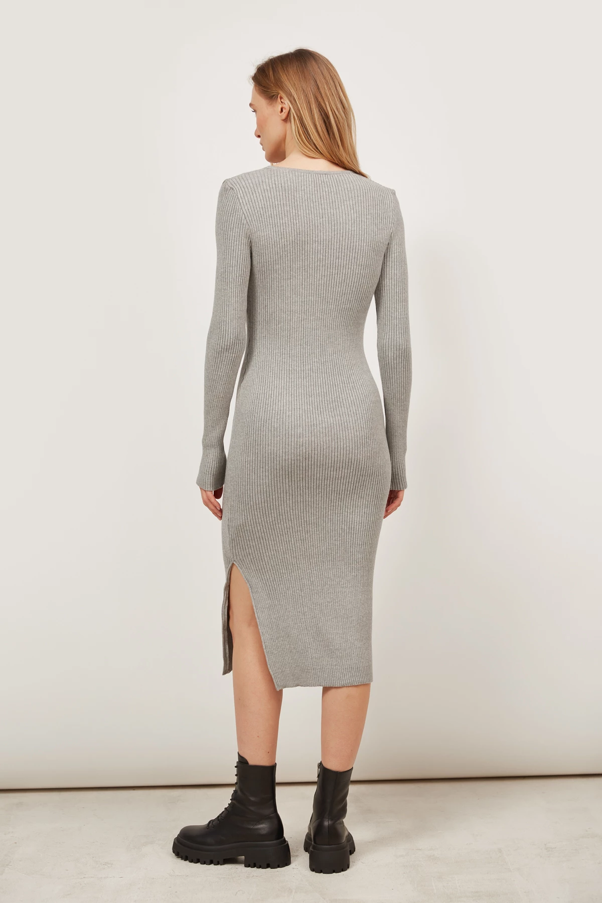 В'язана сукня міді з віскозою сірого кольору, фото 4