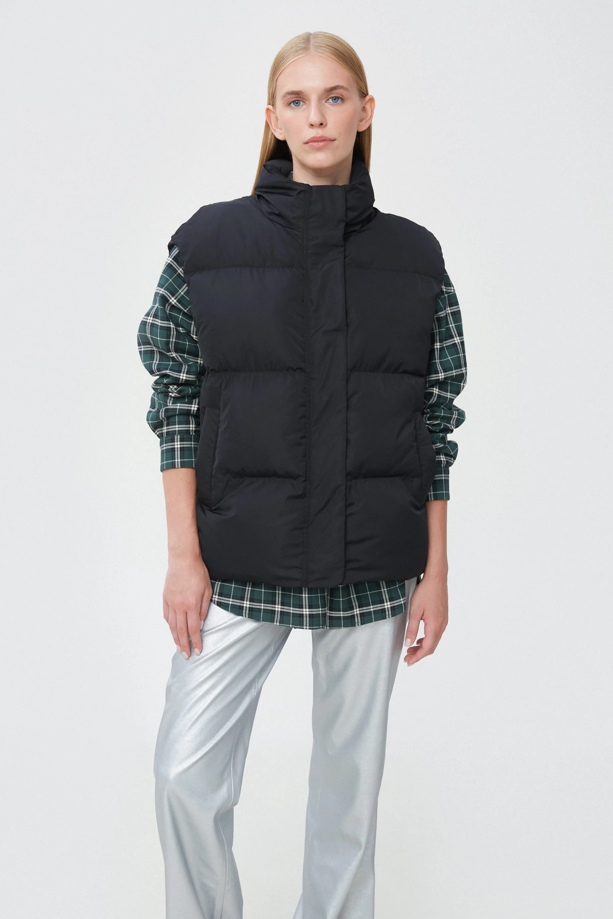 Black quilted padded vest, photo 1