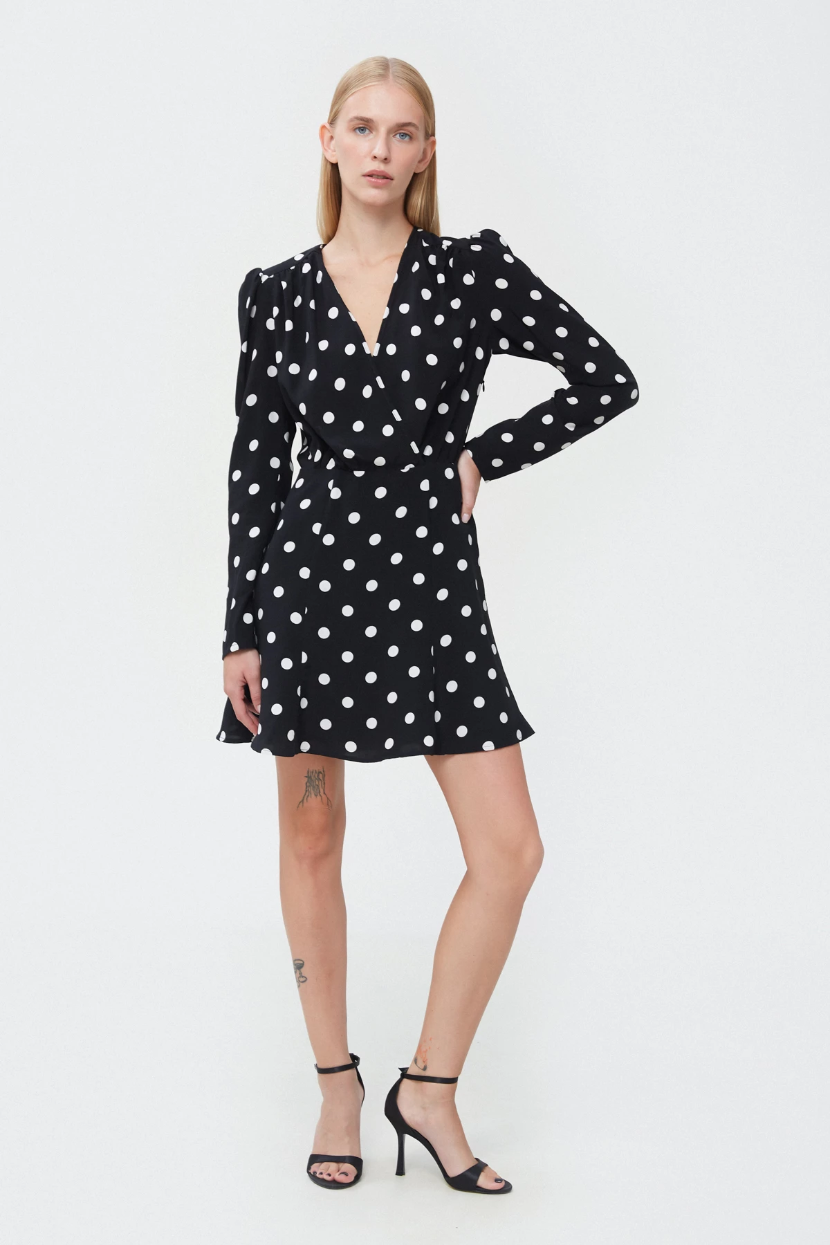Short black viscose dress with polka dot print, photo 1