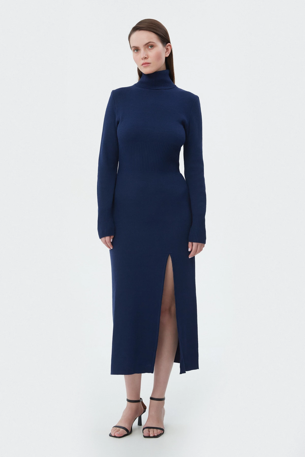 Темно-синя в'язана приталена сукня міді з вовни, фото 1