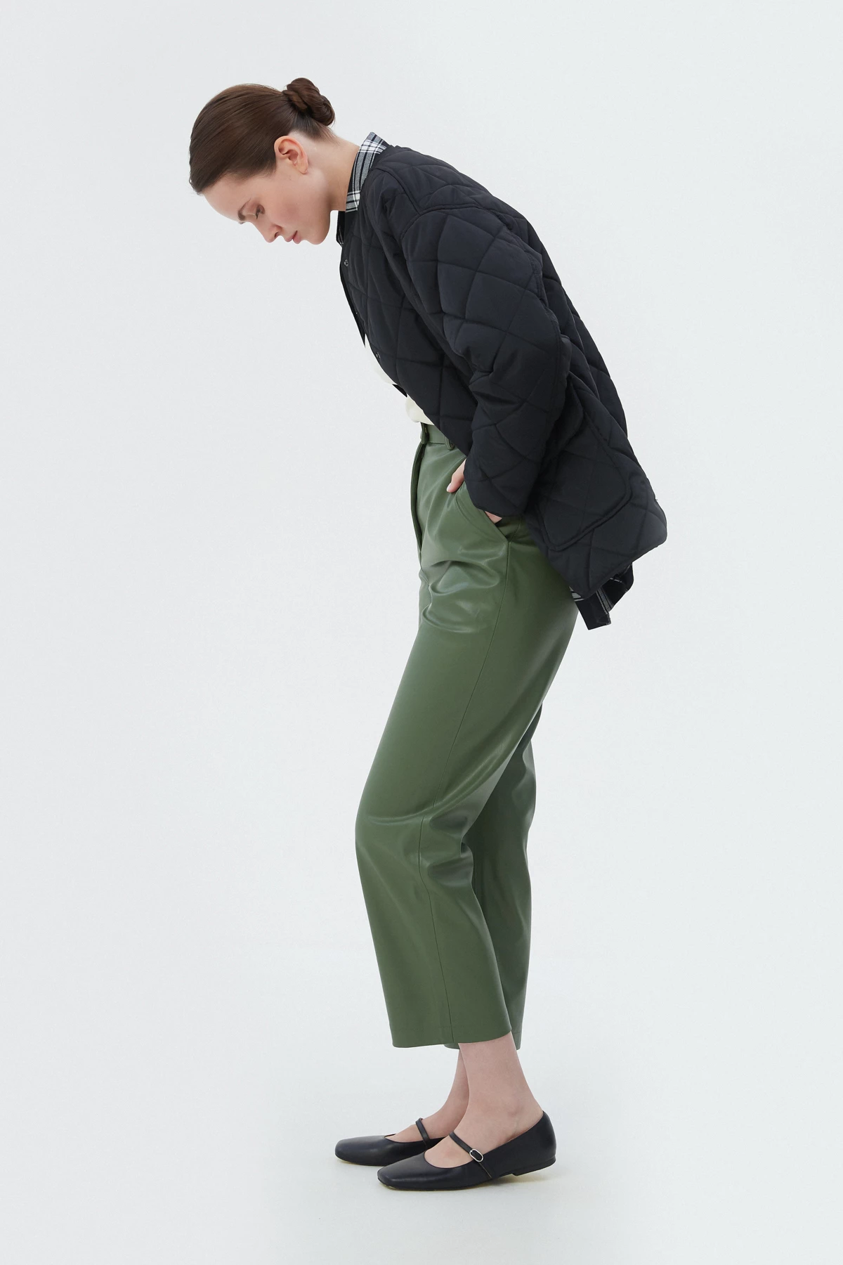 Оливкові прямі вкорочені штани з екошкіри, фото 4
