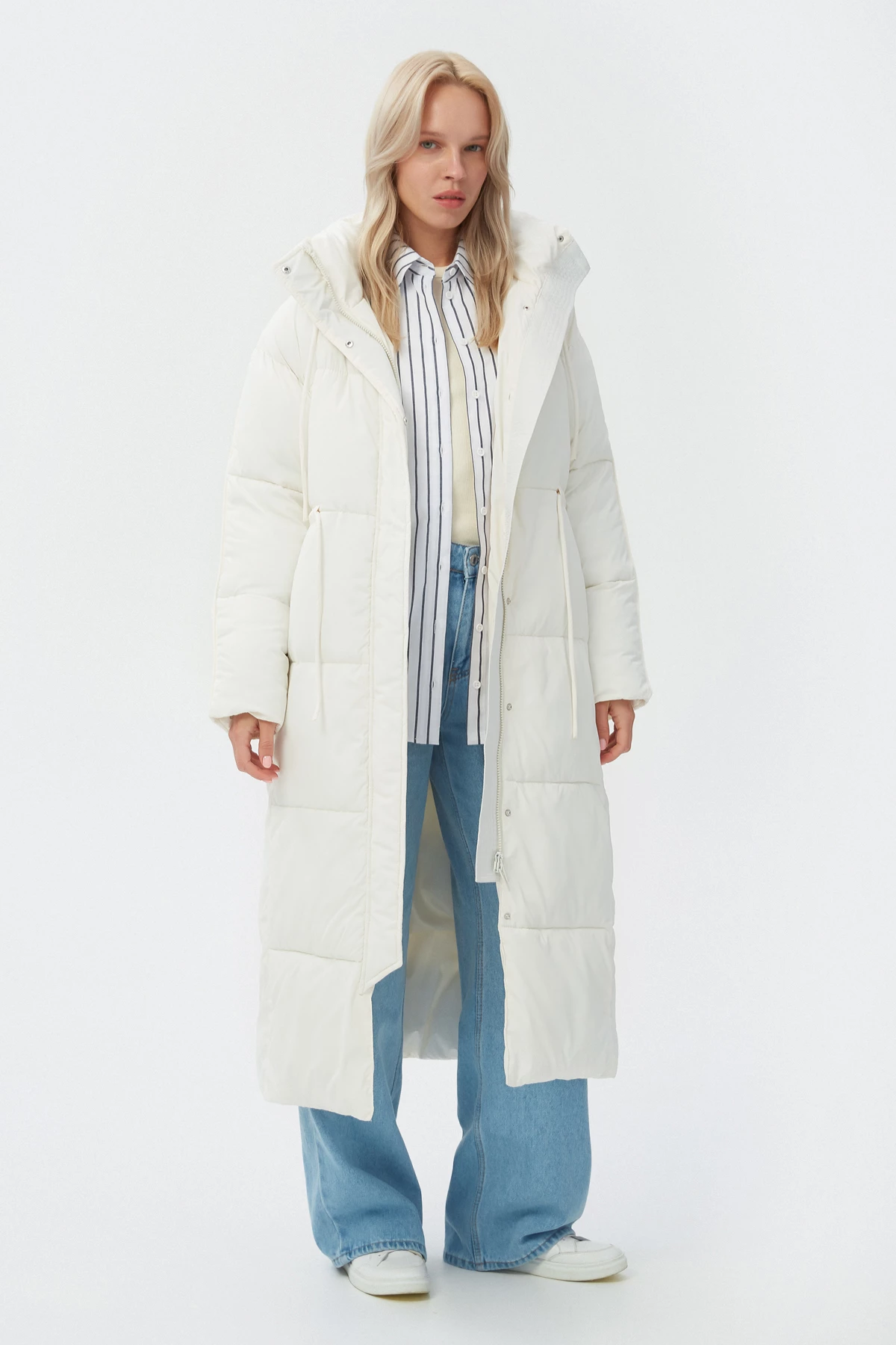 Milky long quilted coat with waist line accent, photo 1
