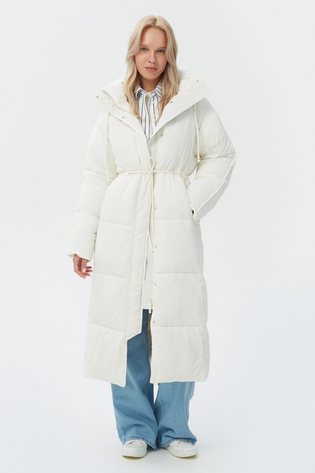 Milky long quilted coat with waist line accent, photo 1
