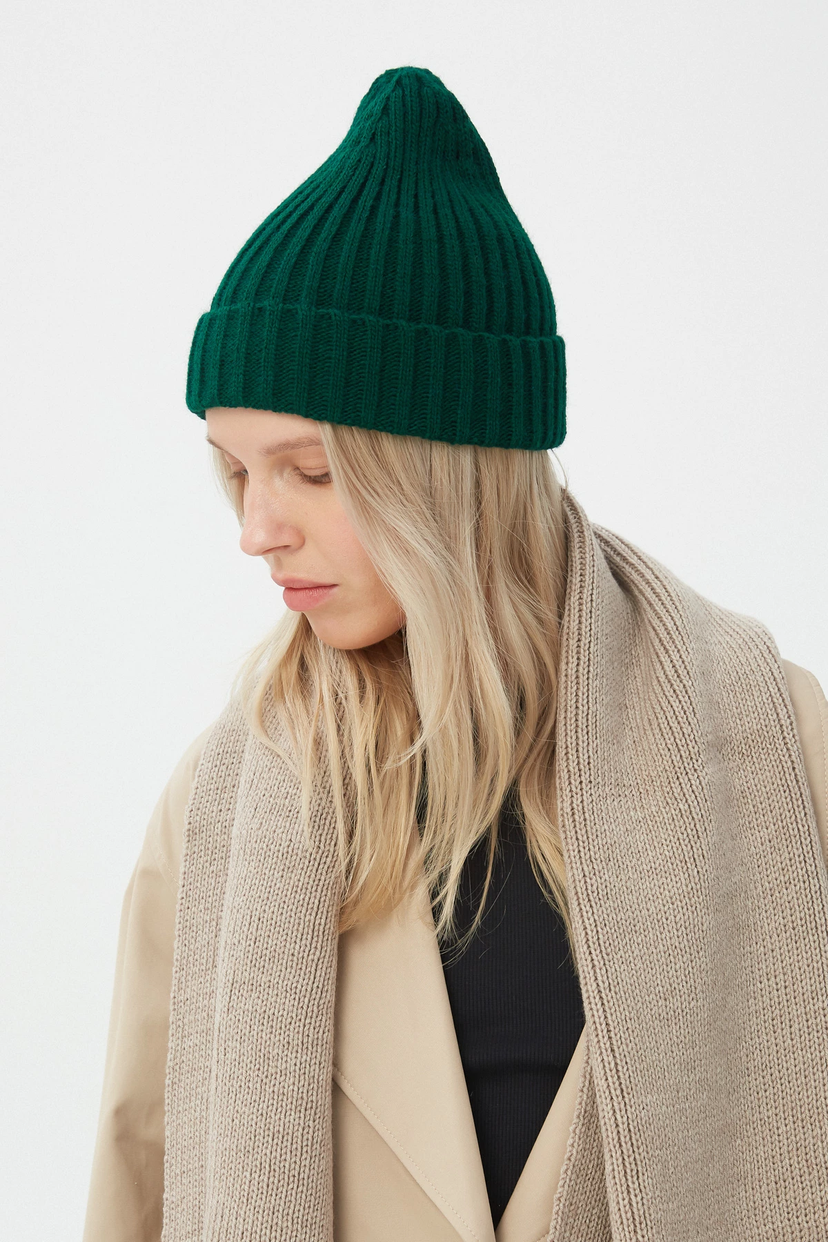 Green knitted wool beanie hat with a lapel, photo 1