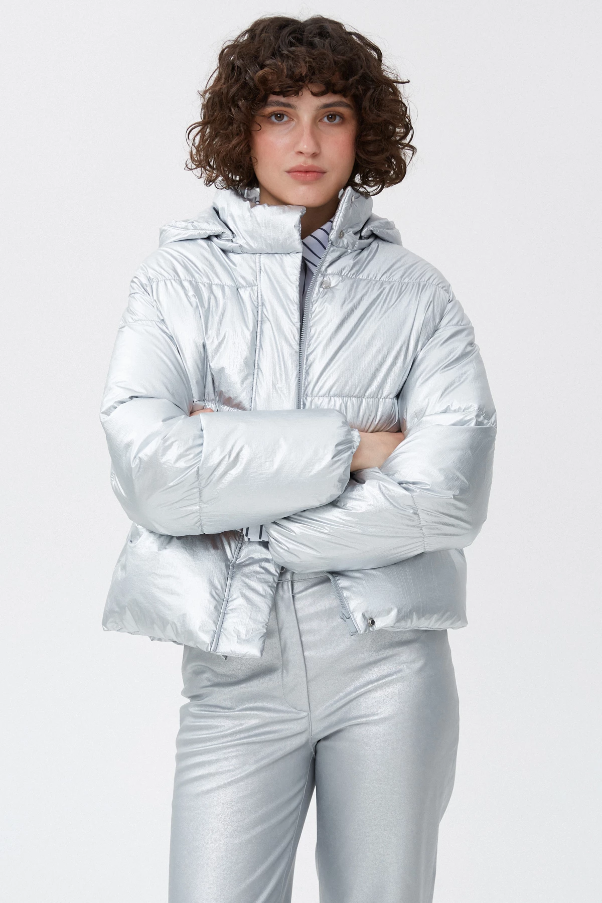Срібна укорочена куртка з утеплювачем екопух, фото 1