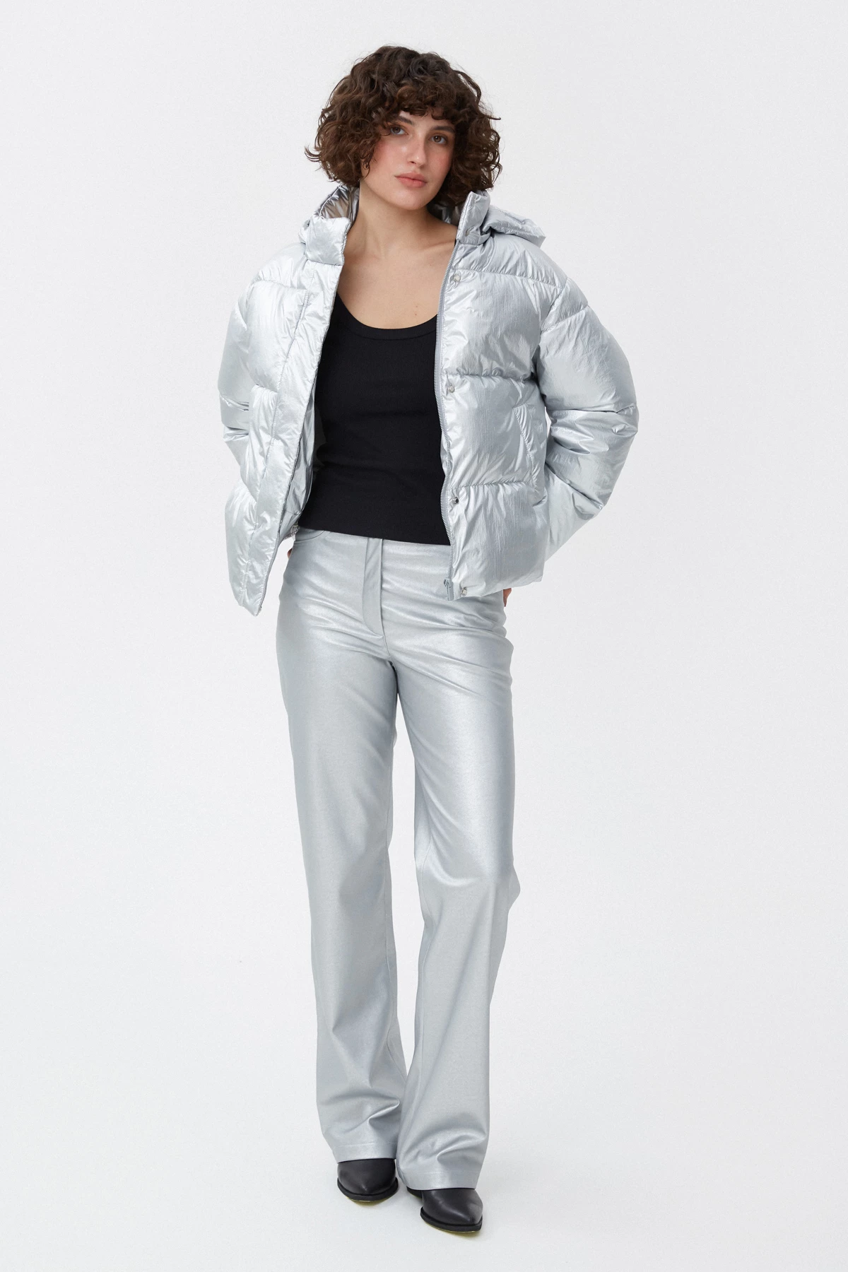 Срібна укорочена куртка з утеплювачем екопух, фото 2