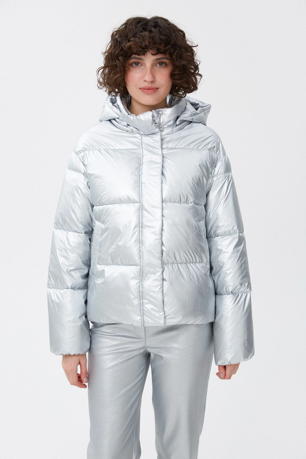 Срібна укорочена куртка з утеплювачем екопух, фото 4
