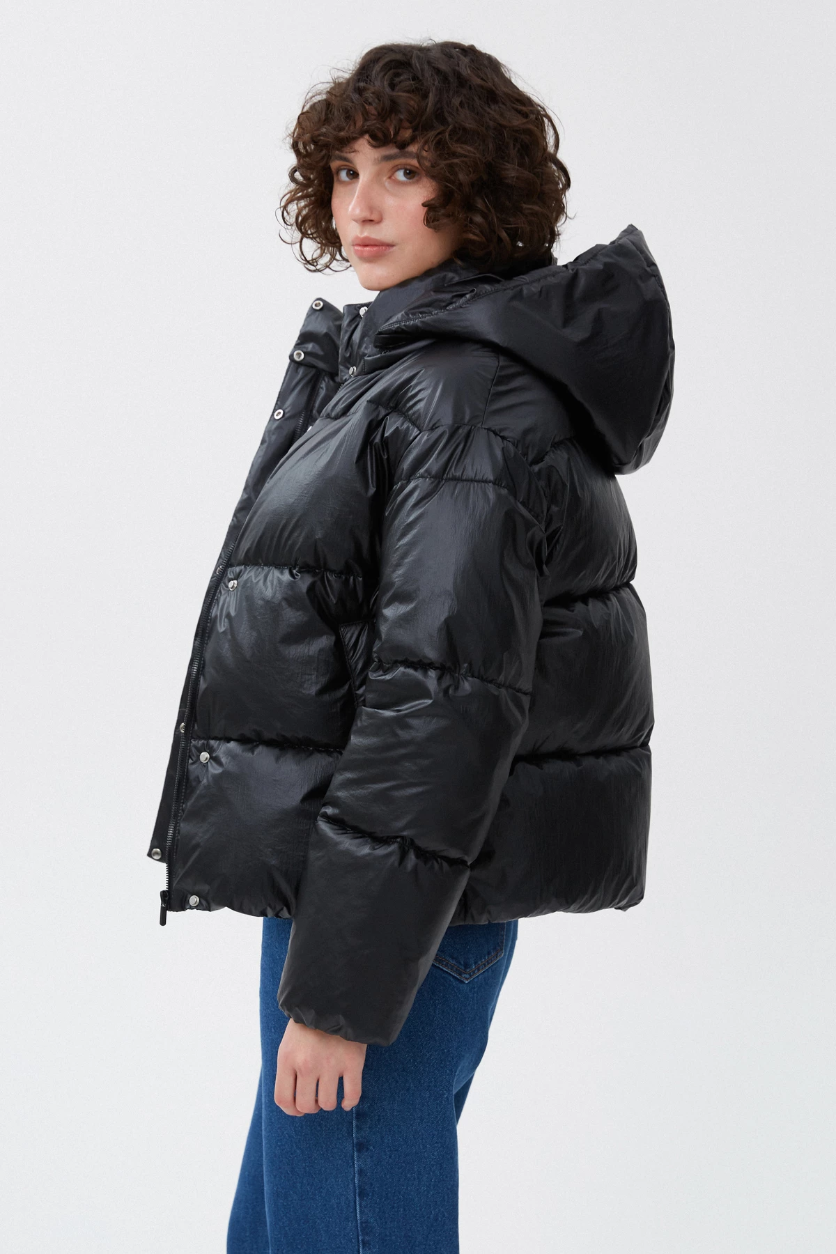 Черная укороченная куртка с утеплителем екопух, фото 2