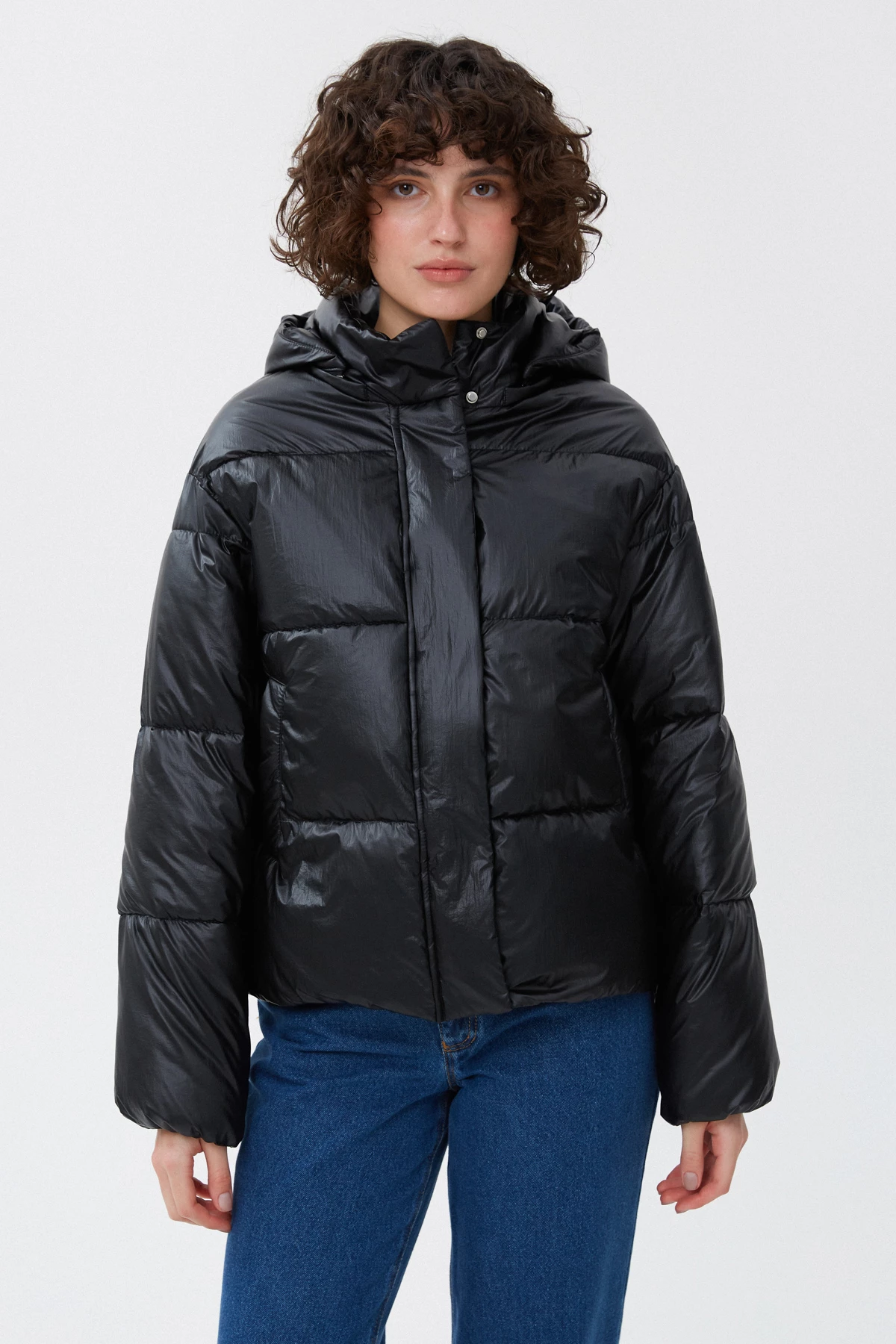 Черная укороченная куртка с утеплителем екопух, фото 4