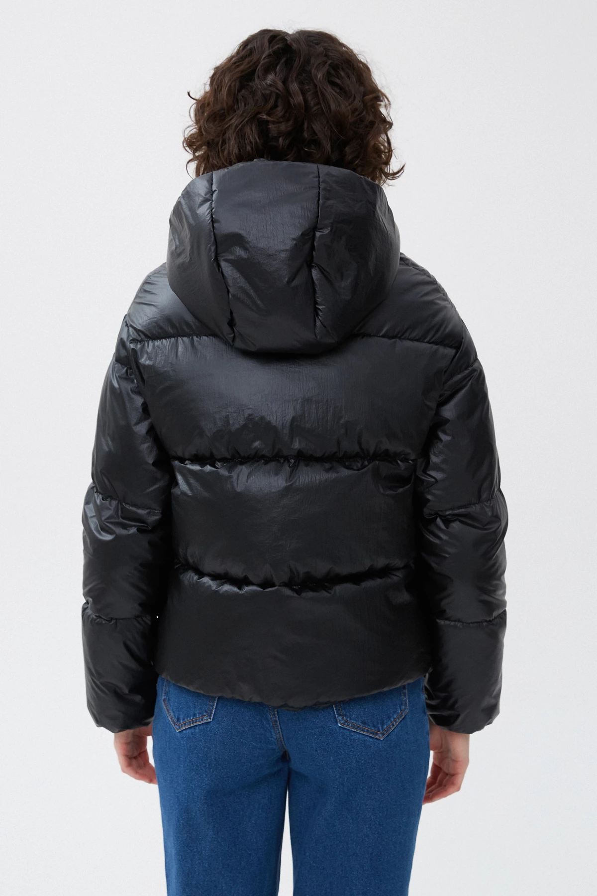 Чорна укорочена куртка з утеплювачем екопух, фото 6