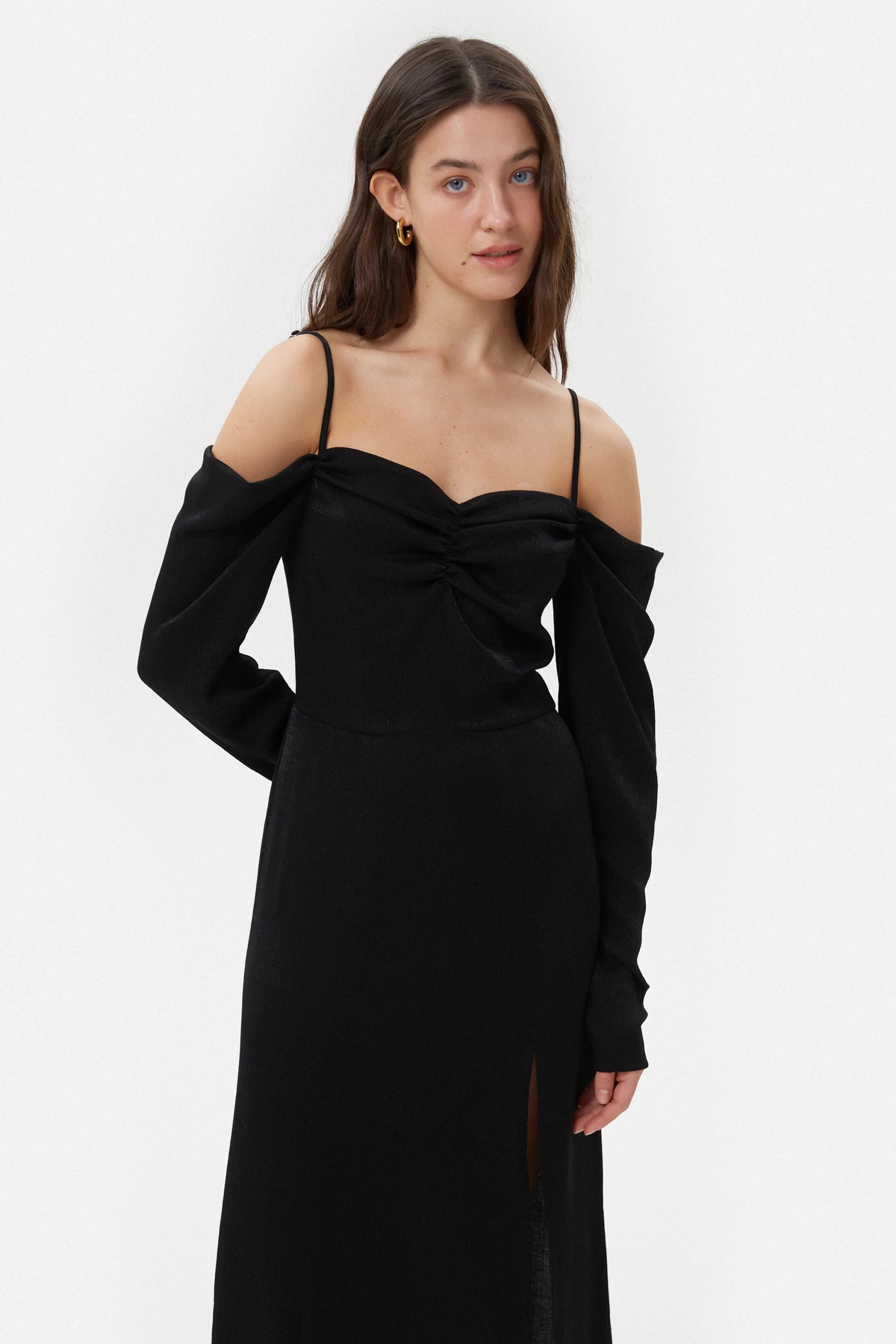 Black midi textured satin dress with a slit , photo 2