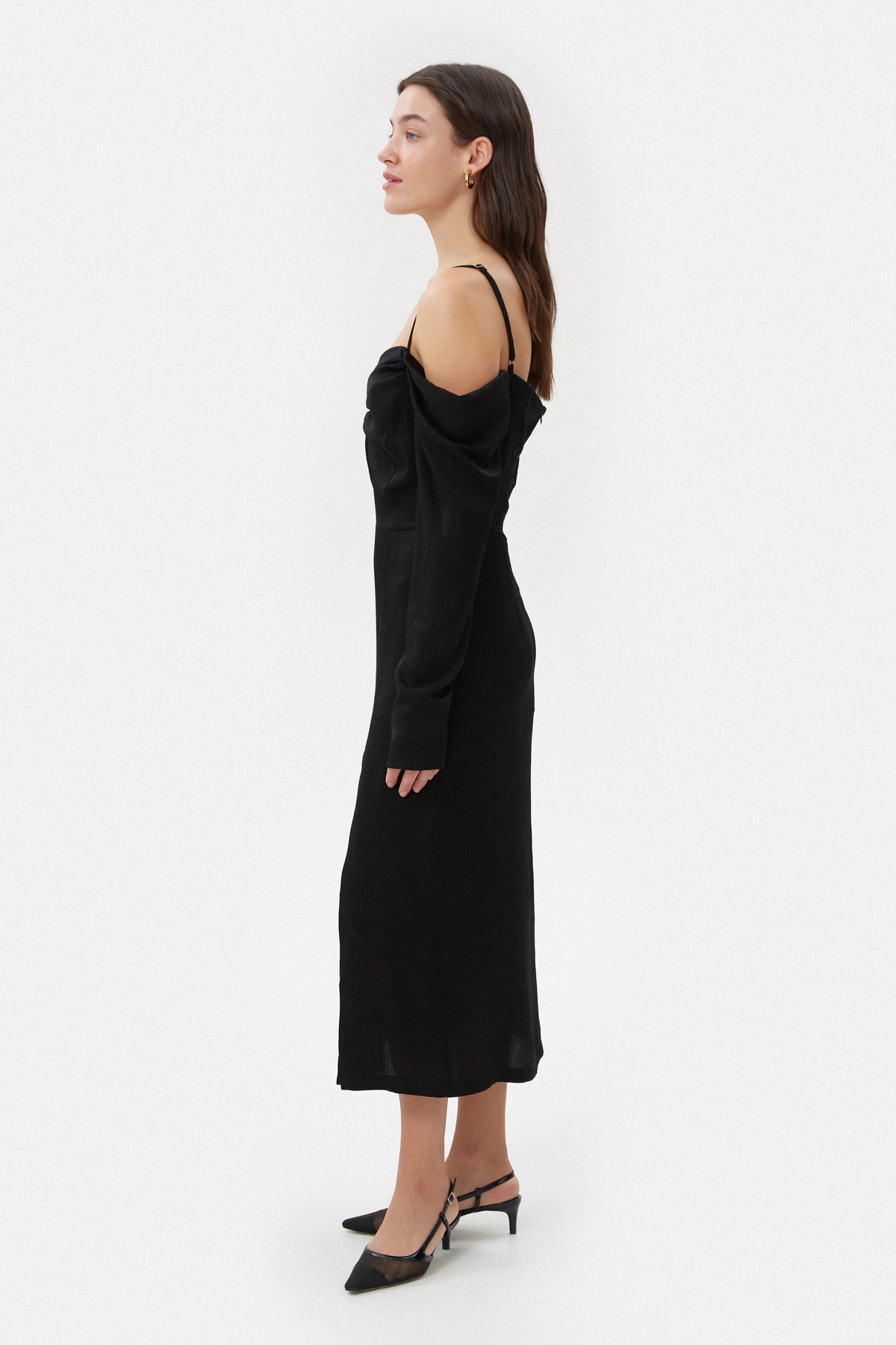 Black midi textured satin dress with a slit , photo 4