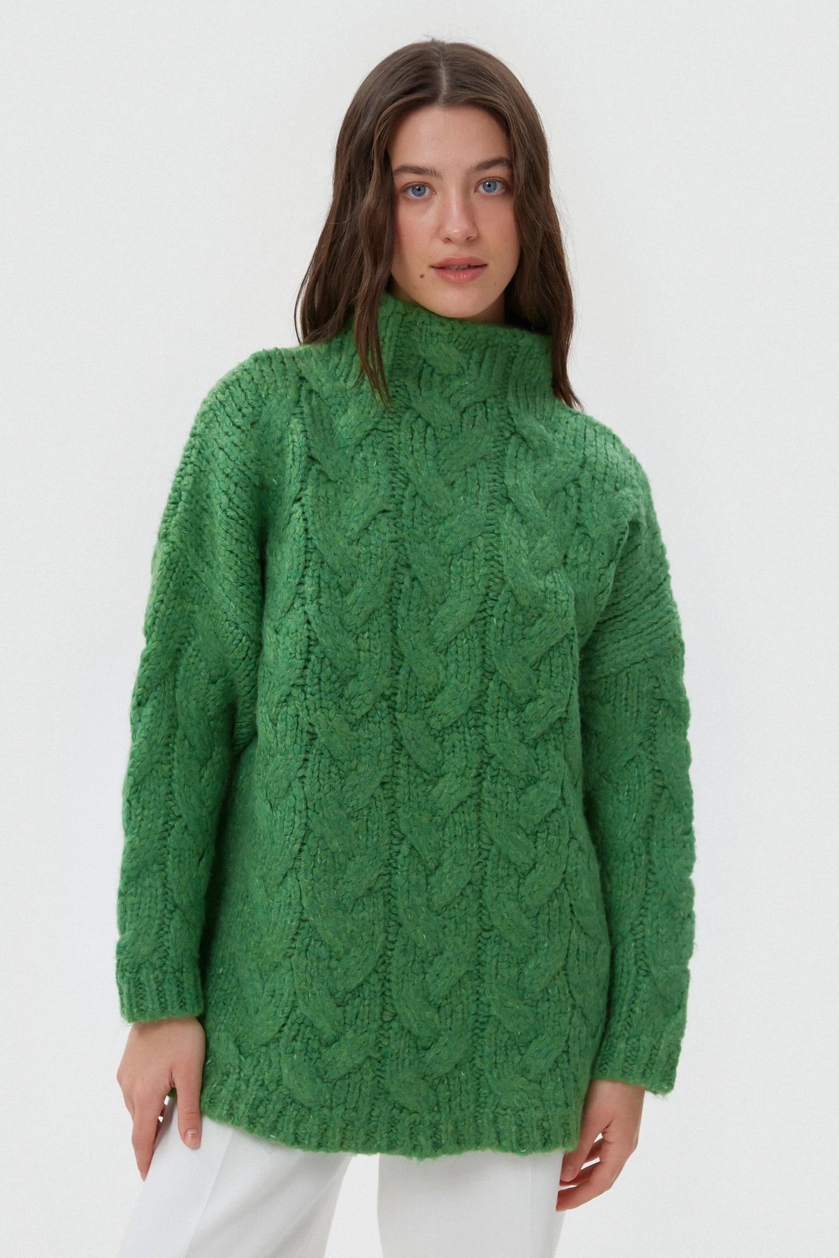 Green elongated sweater in "braids" with cotton, photo 1