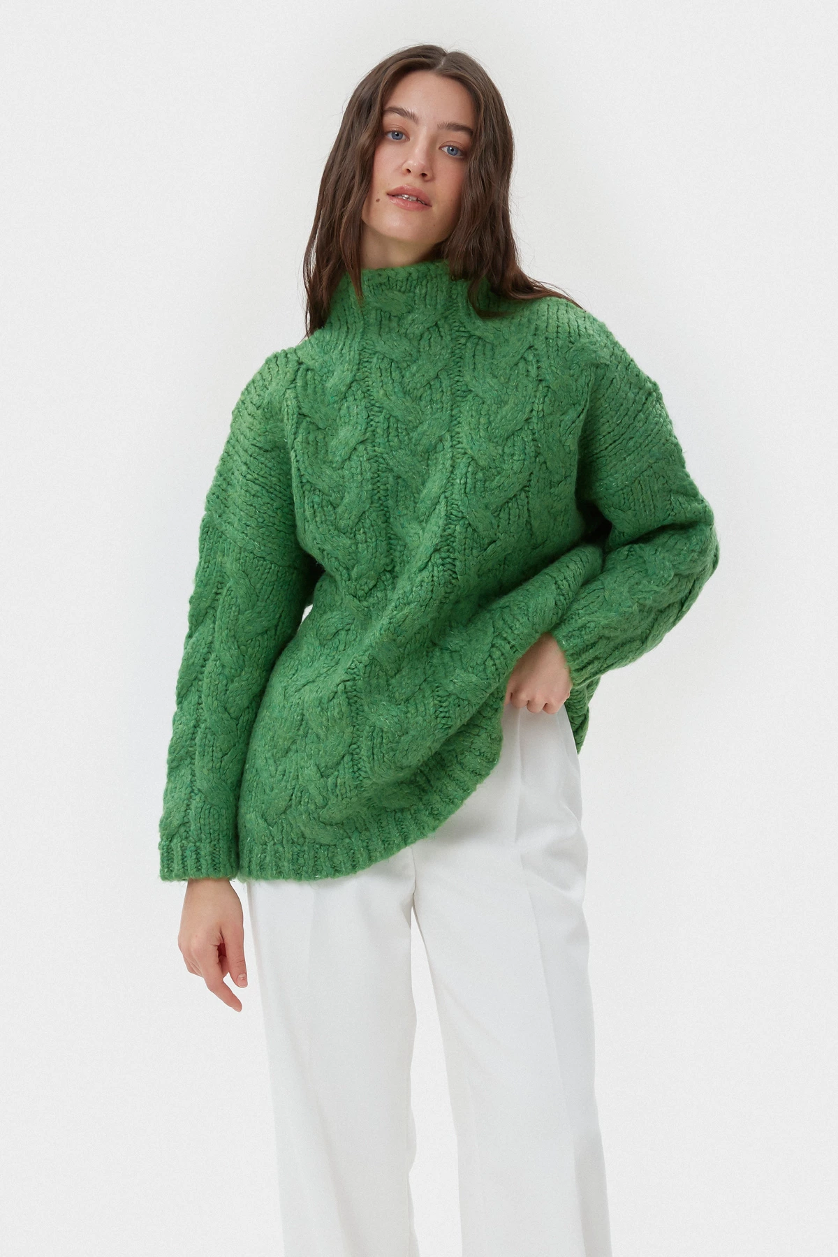 Зеленый удлиненный свитер с вязкой "косы" с хлопком, фото 4