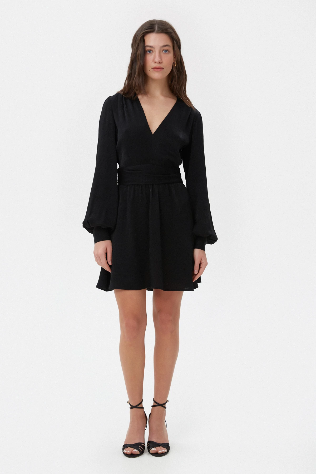 Коротка сукня з з віскозного креш-сатину чорного кольору, фото 2
