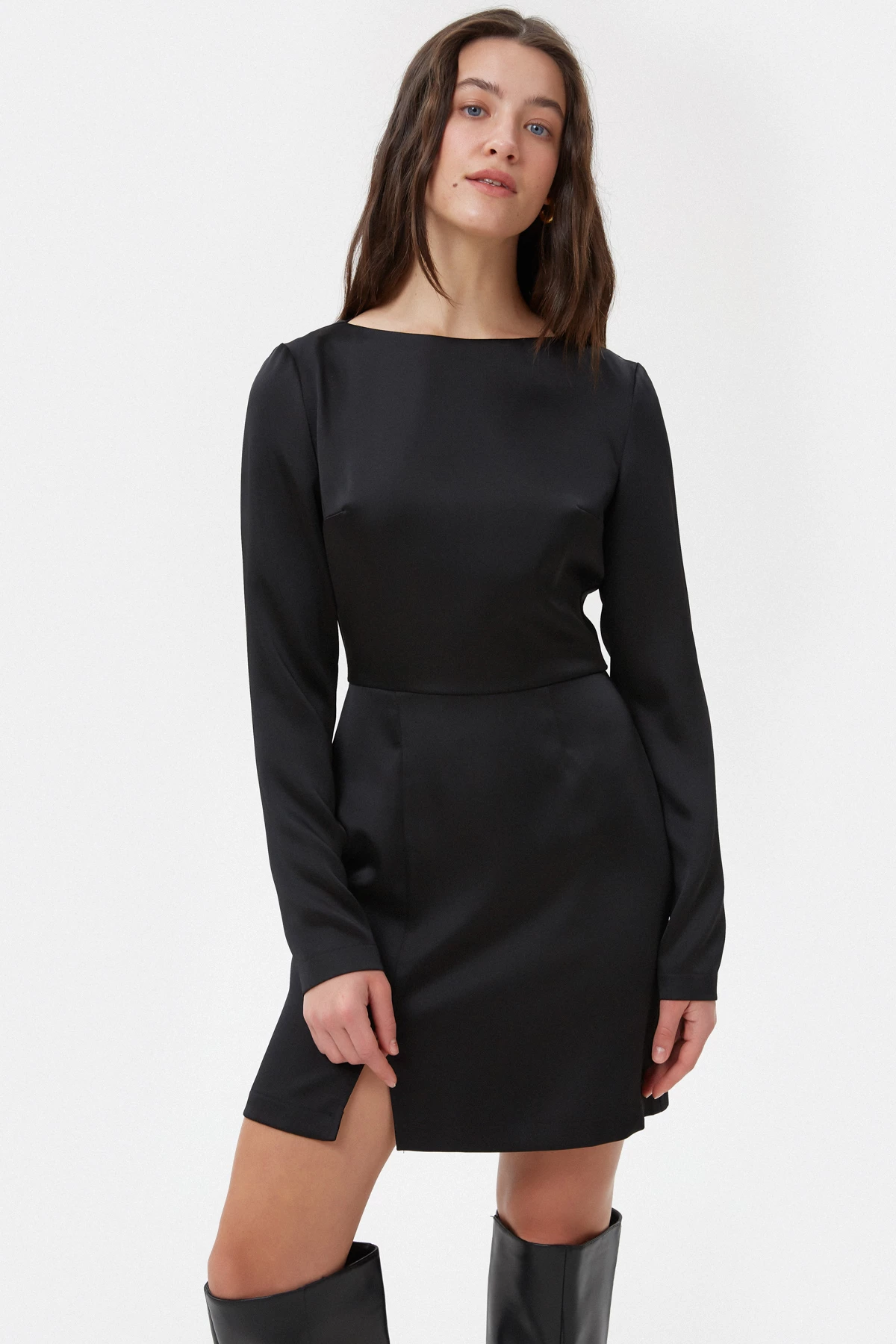 Короткое черное платье из сатина с длинным рукавом, фото 1