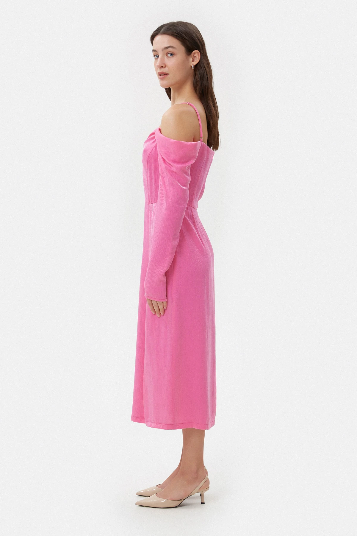 Сукня міді з розрізом з віскозного креш-сатину кольору фуксія, фото 4