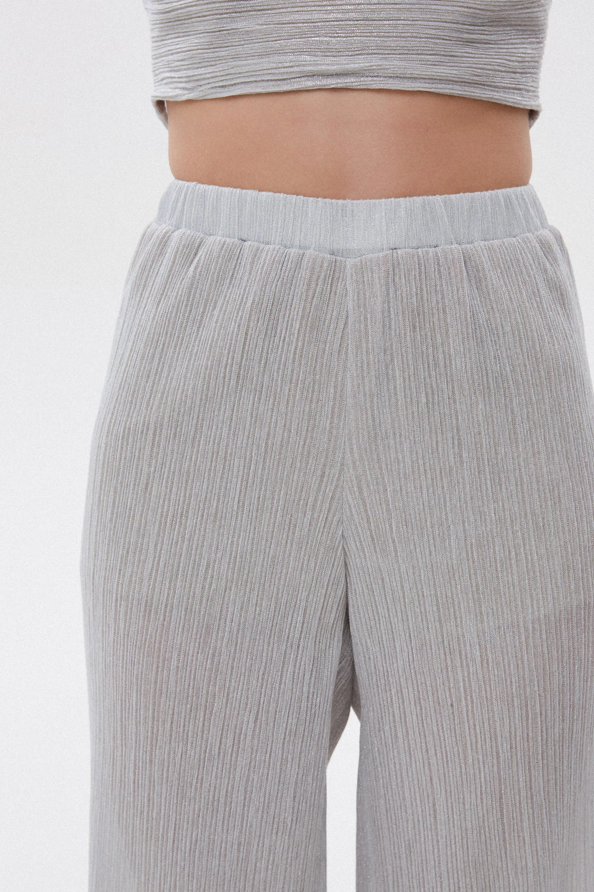 Straight loose trousers in silver pleated knit Estro x MustHave, photo 4