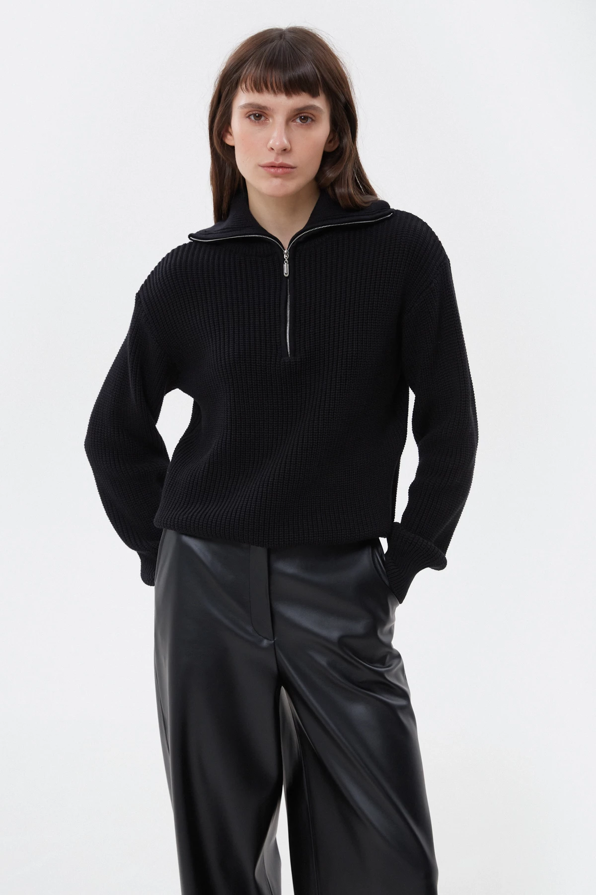 Чорний в’язаний светр з бавовни з блискавкою, фото 1