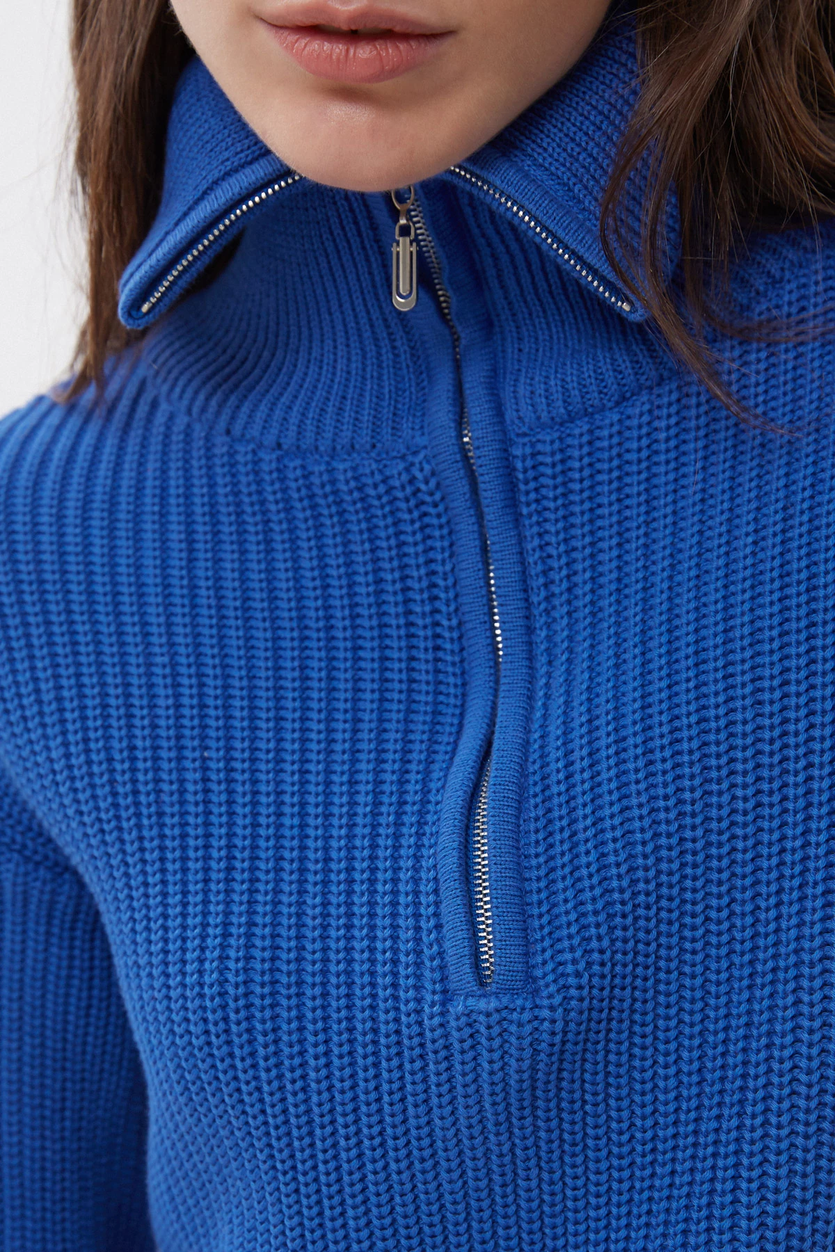 Синій в’язаний светр з бавовни з блискавкою, фото 4