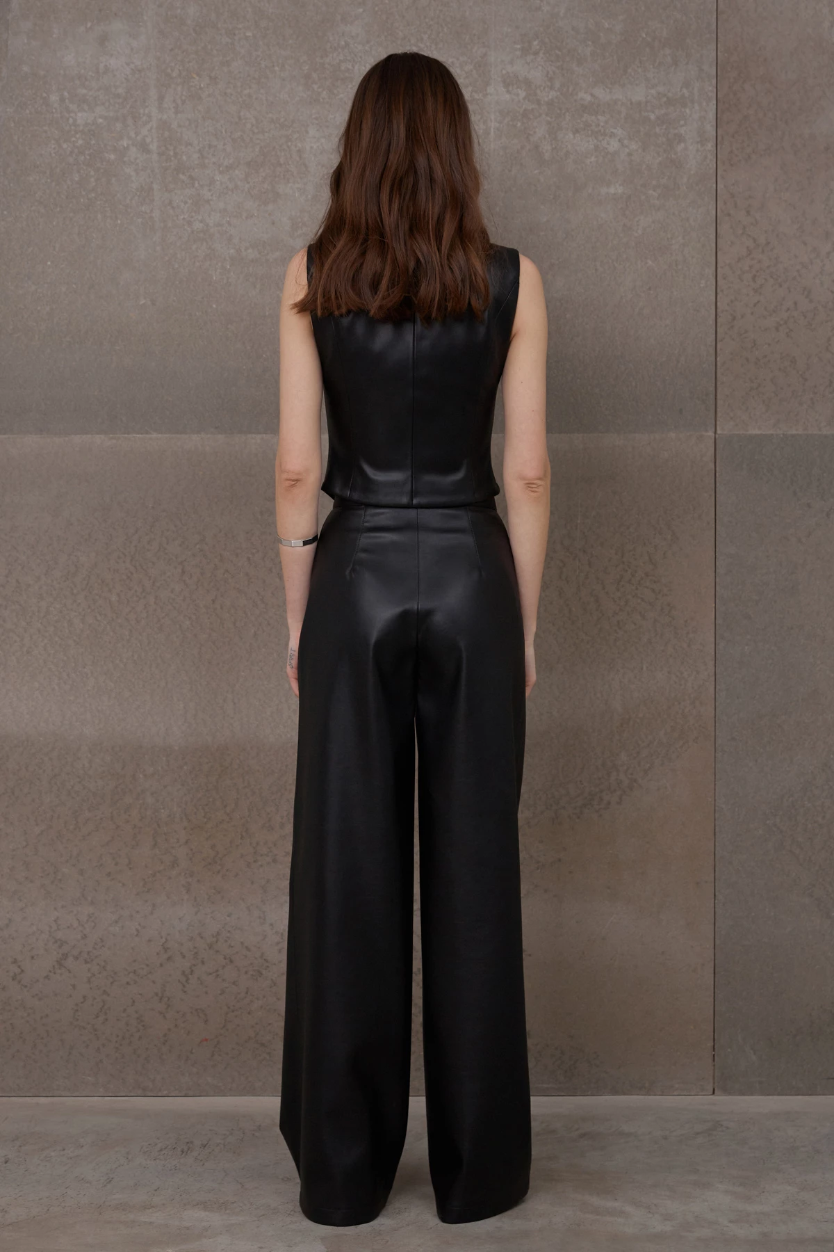 Чорні подовжені штани-палаццо з екошкіри, фото 3