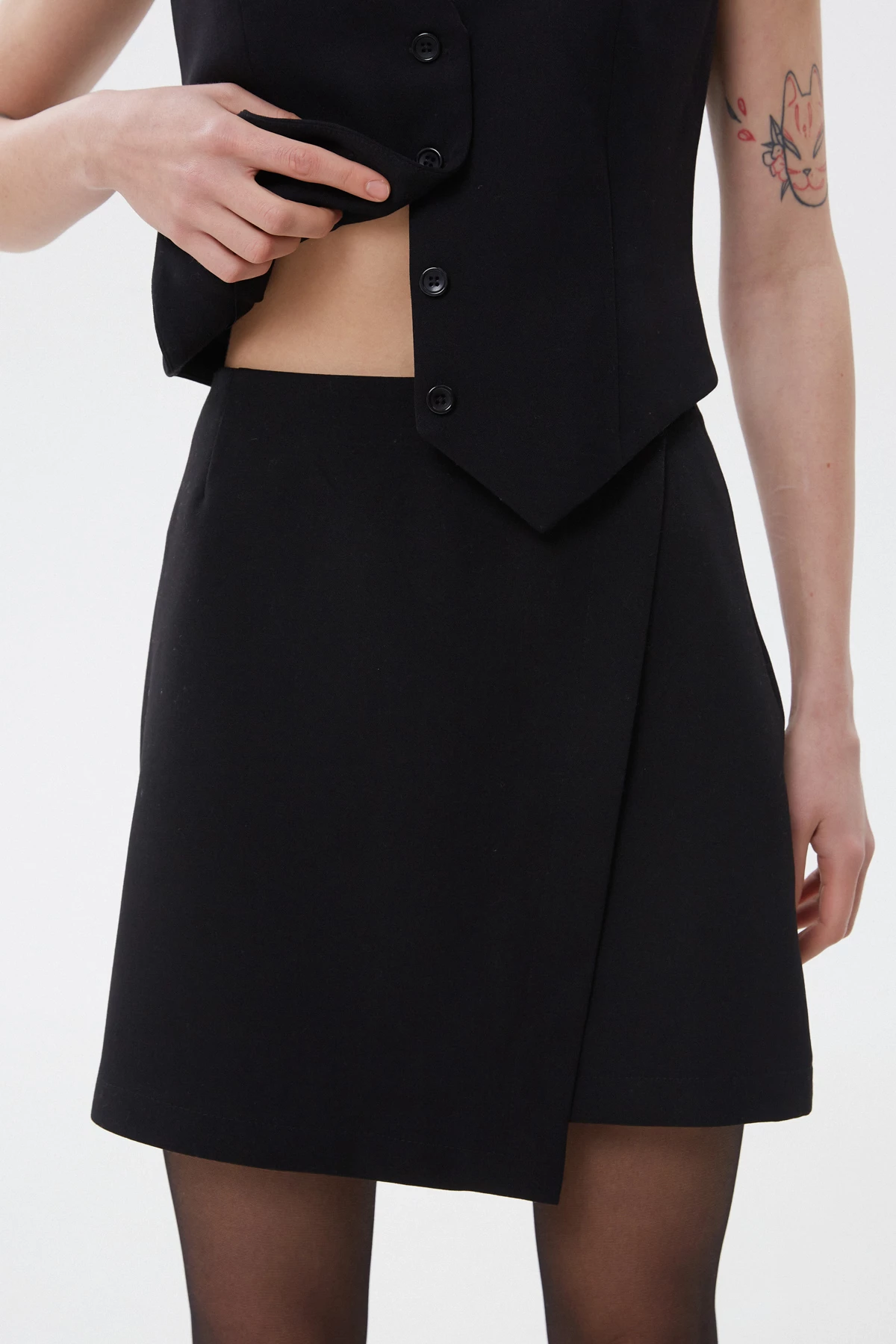 Short black asymmetric skirt with viscose, photo 3