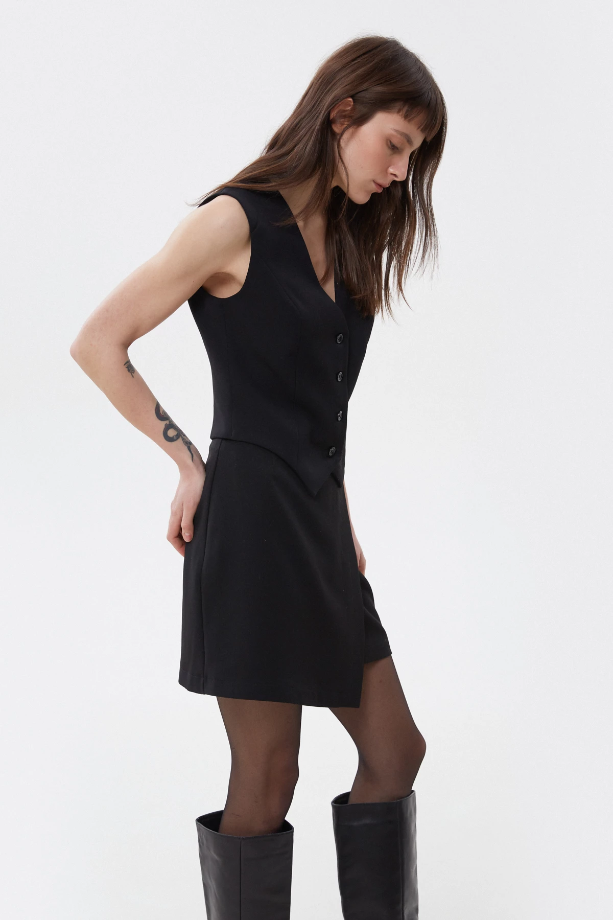 Short black asymmetric skirt with viscose, photo 4