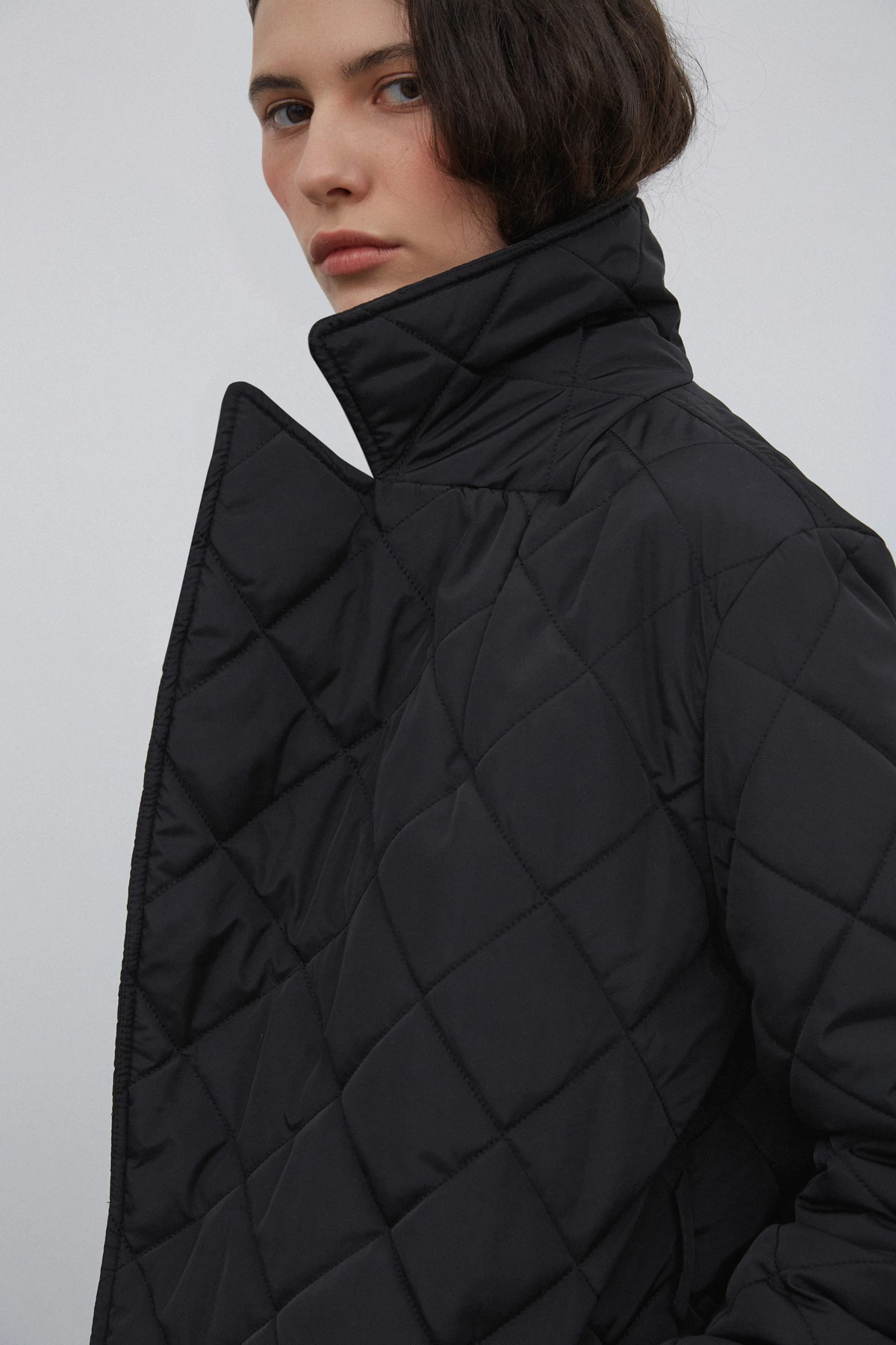 Black quilted jacket with with padding and belt, photo 2