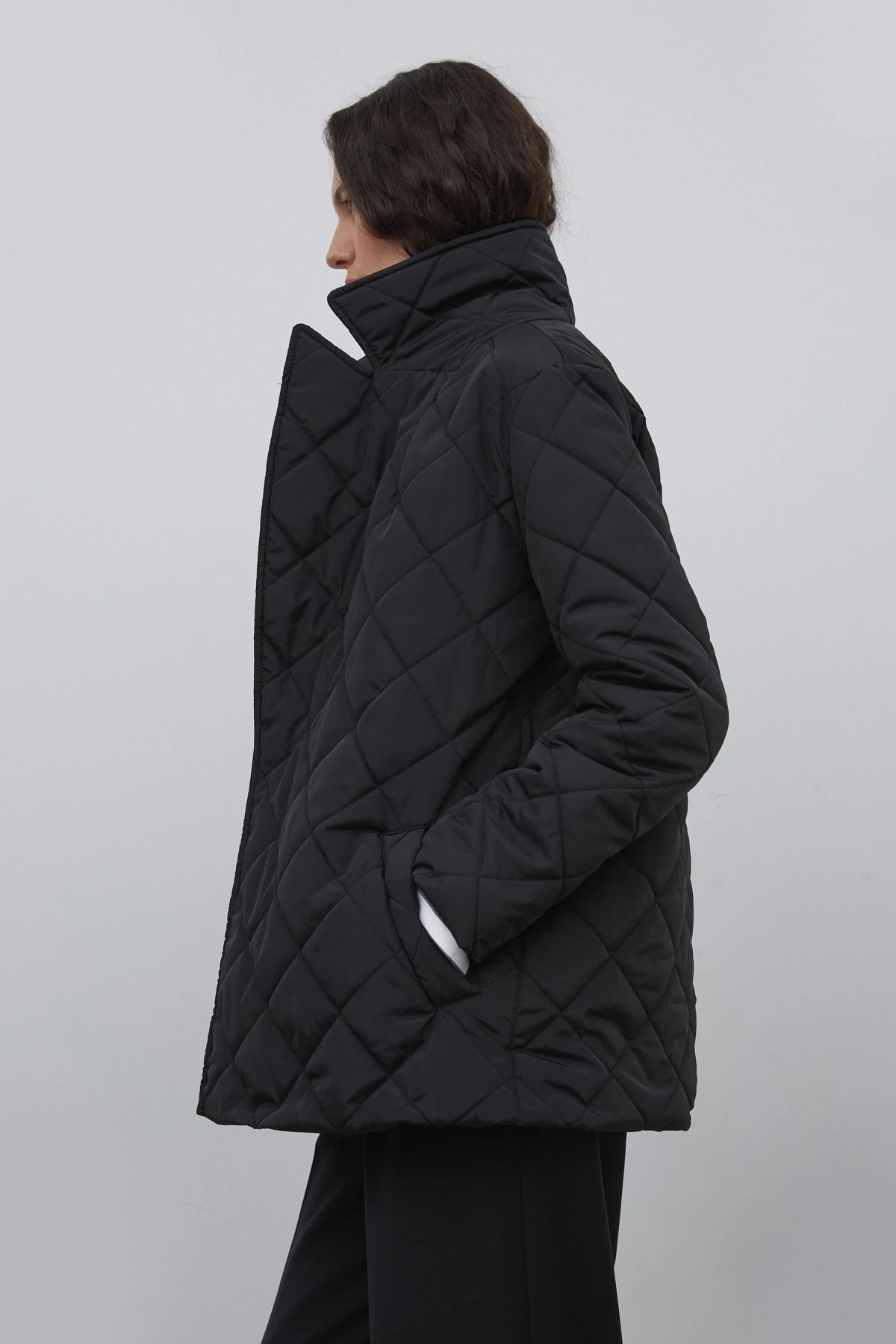 Black quilted jacket with with padding and belt, photo 5