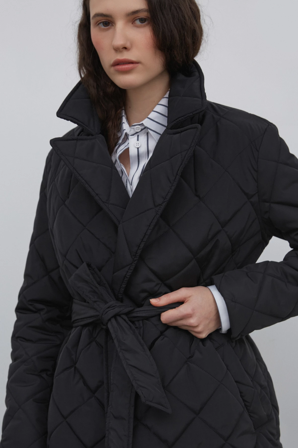 Black quilted jacket with with padding and belt, photo 6