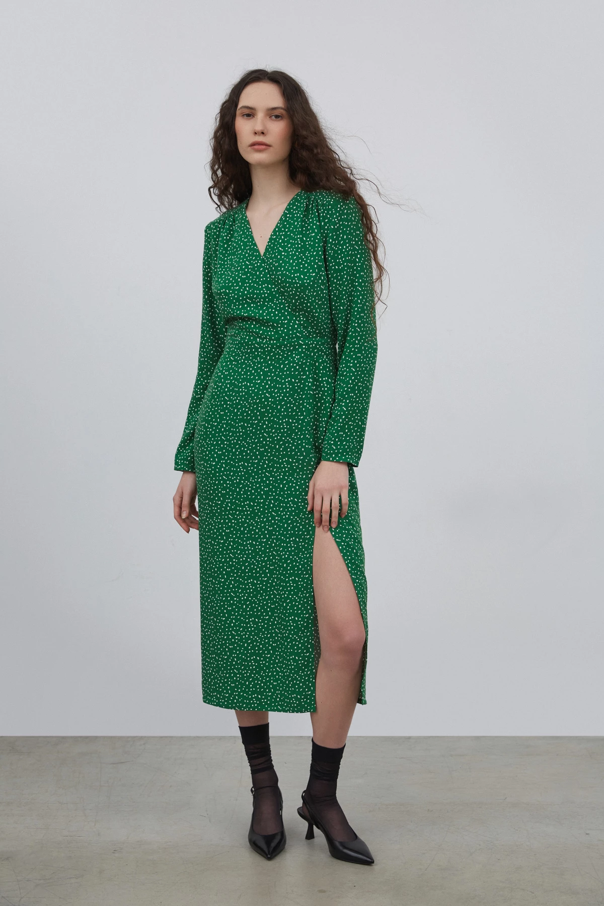 Green midi dress with the print "milk drops" made of viscose, photo 3