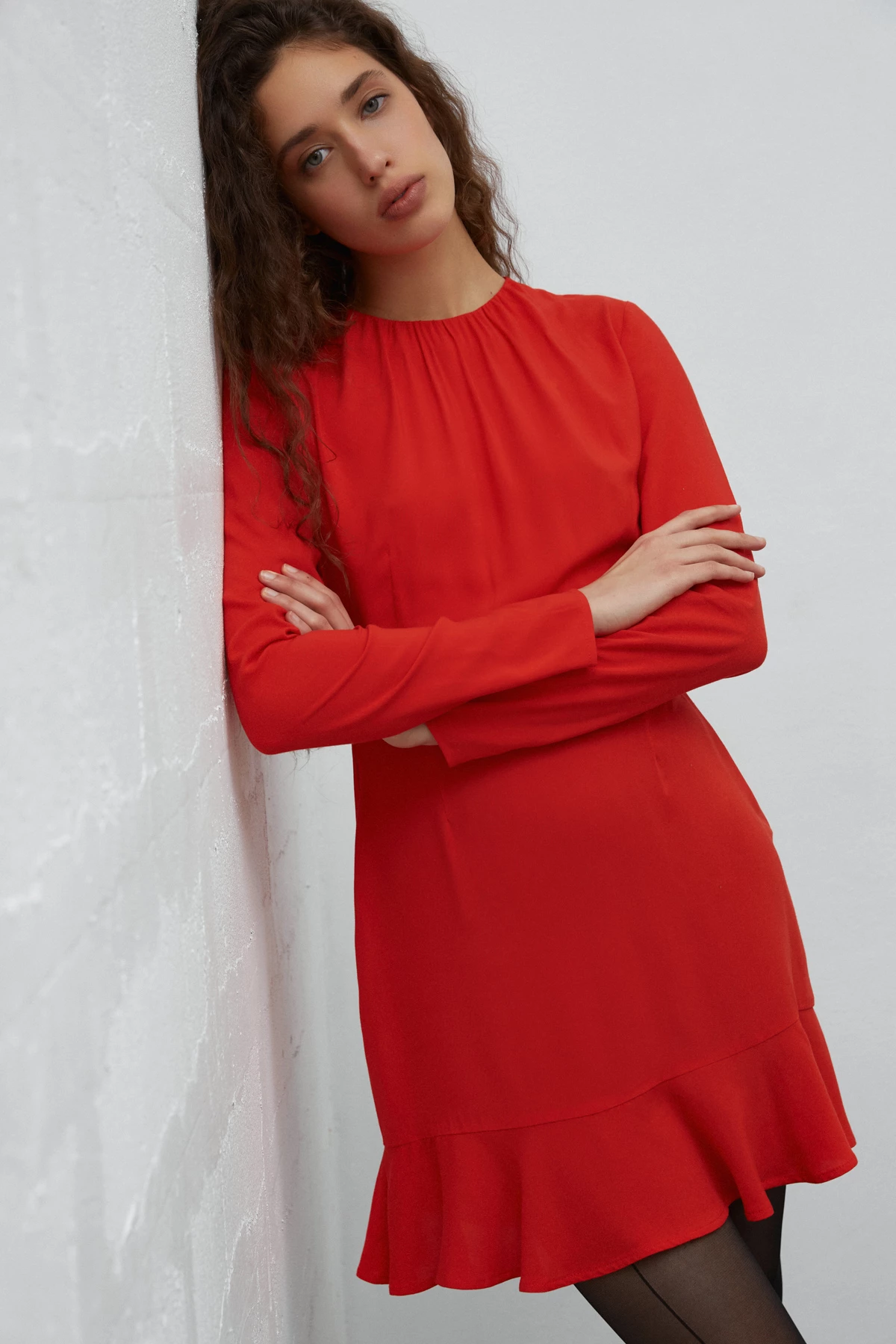 Червона коротка сукня з воланом з віскози, фото 1