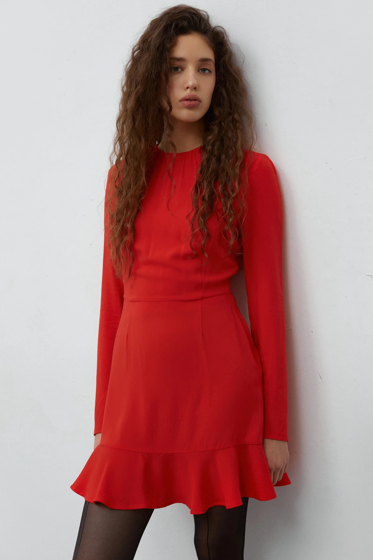Червона коротка сукня з воланом з віскози, фото 3