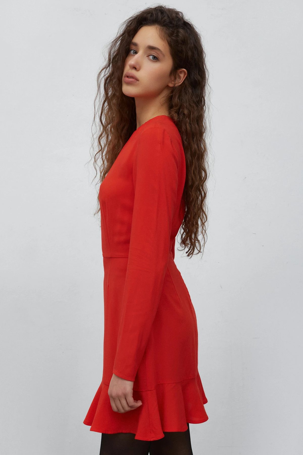 Червона коротка сукня з воланом з віскози, фото 4