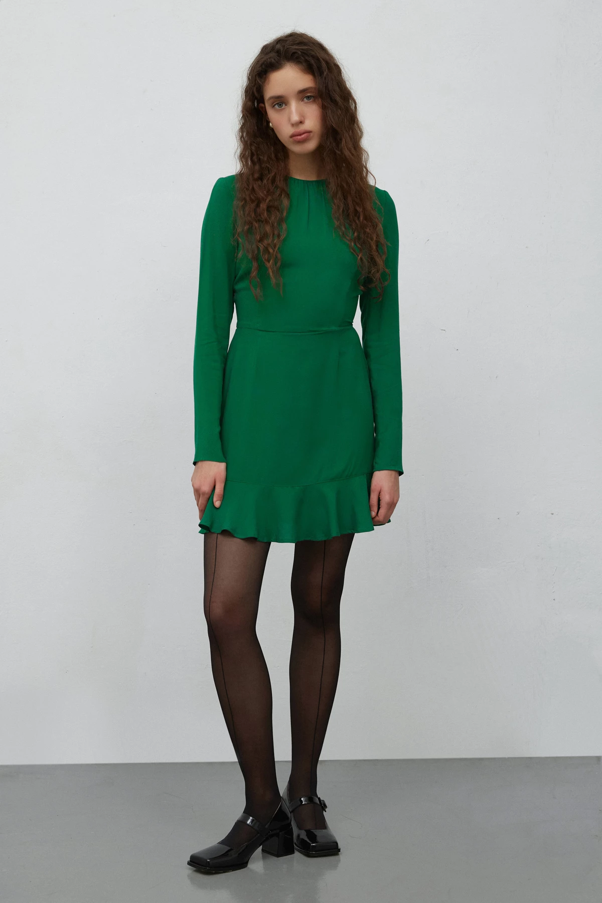 Green short dress with flounce made of viscose, photo 1